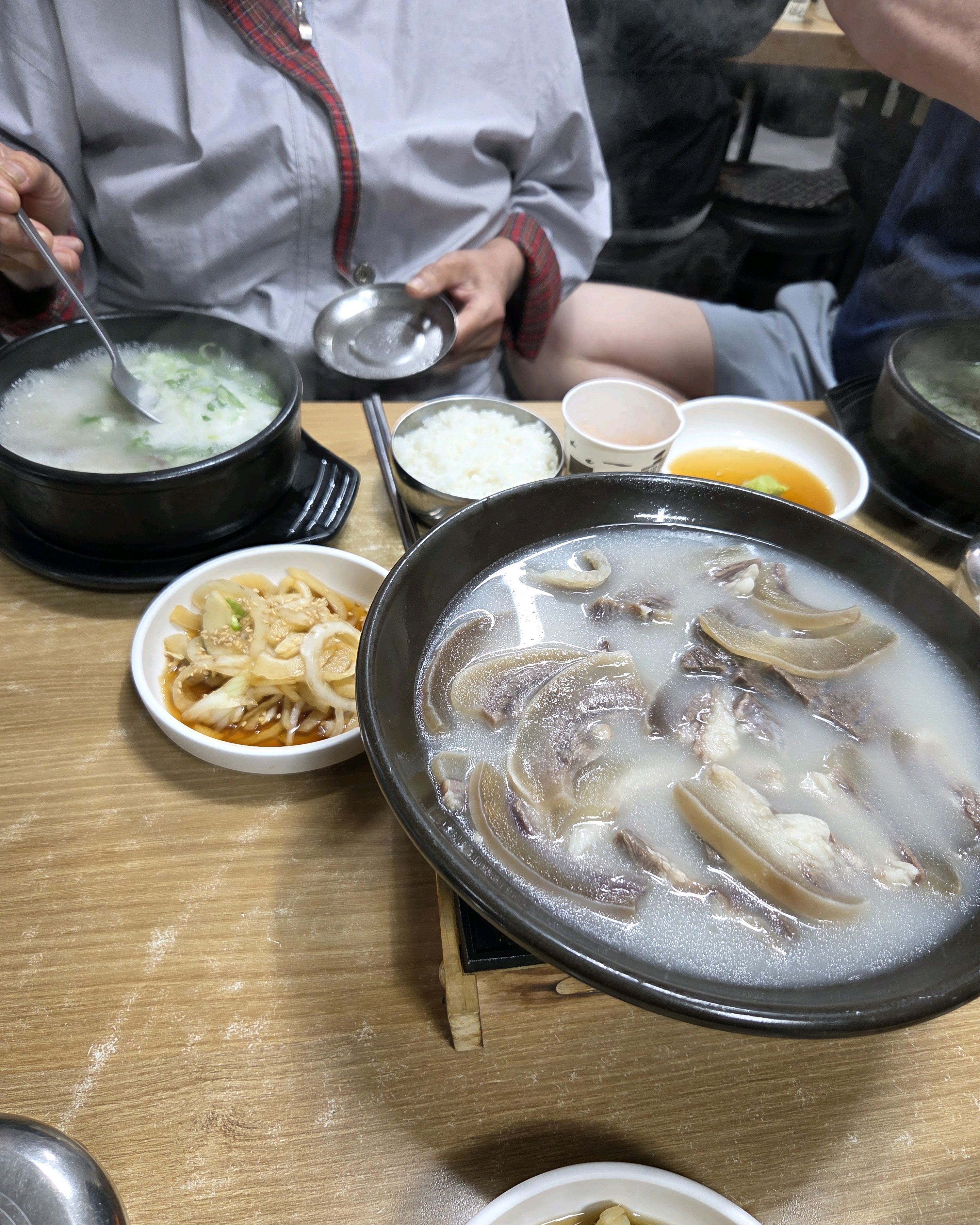 음식 맛있고 직원분듷께서 친절하고 깔끔하니 좋아요. - 대전 맛집 선화동소머리해장국