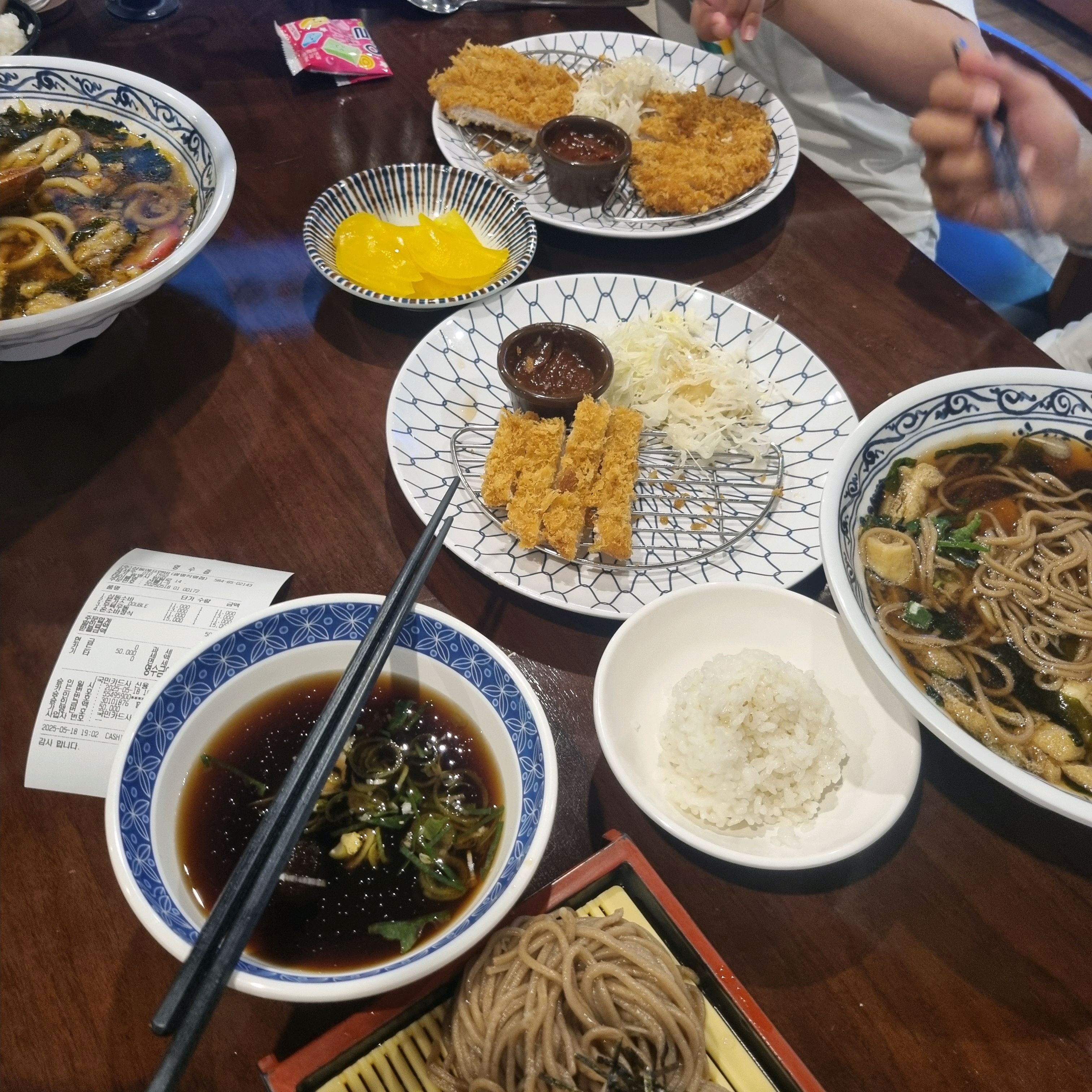 아이들이 외식하자하면 항상가자고하는 맛집입니다. - 광명 밤일마을 맛집 삼동소바 광명직영점