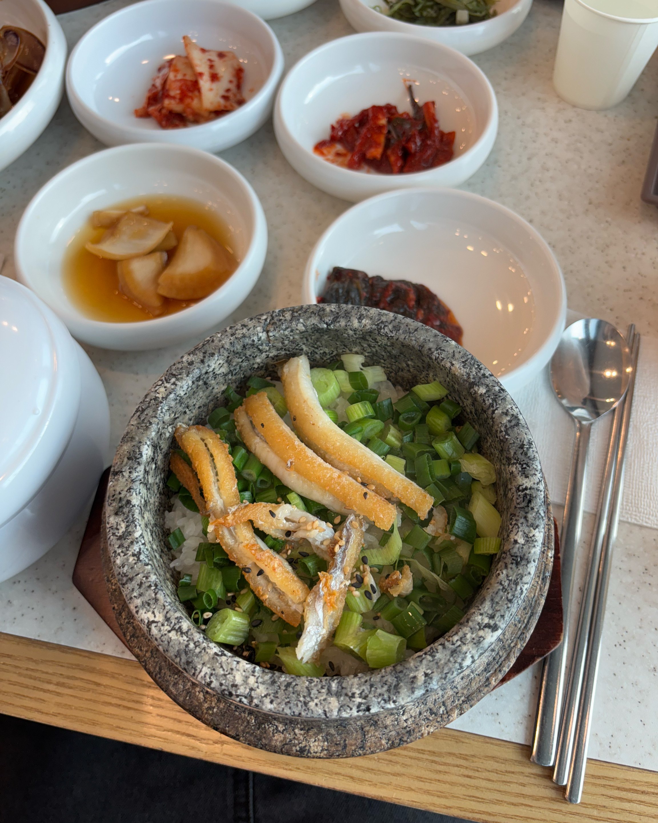 구성이 알차서 세트메뉴 가성비 있어요 ! 조림에 전복이랑 다른 해산물도 많아서 ~ 바다보며