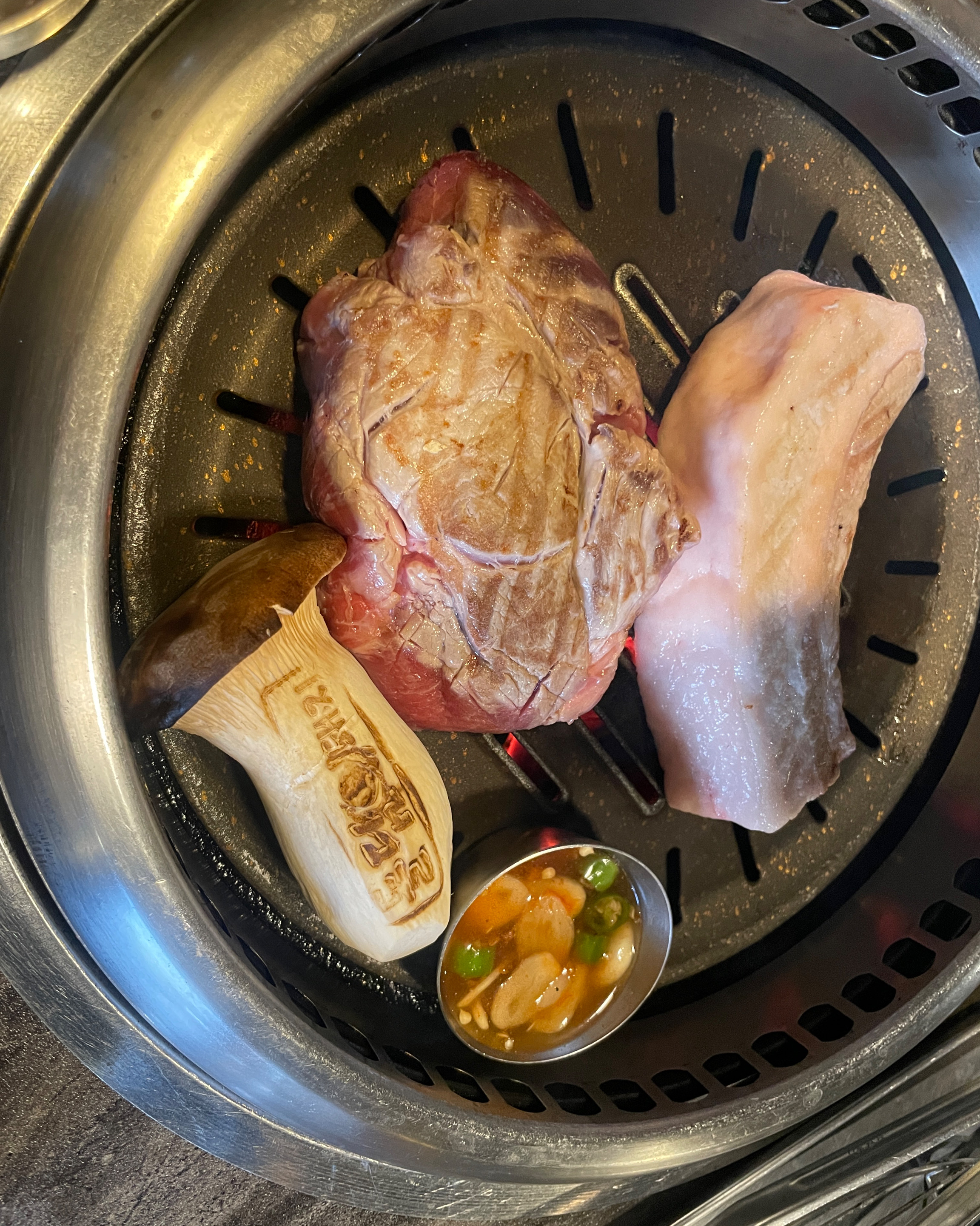 너무 맛있고 직원들이 친절해요👍 - 제주 맛집 돌담흑돼지 중문점