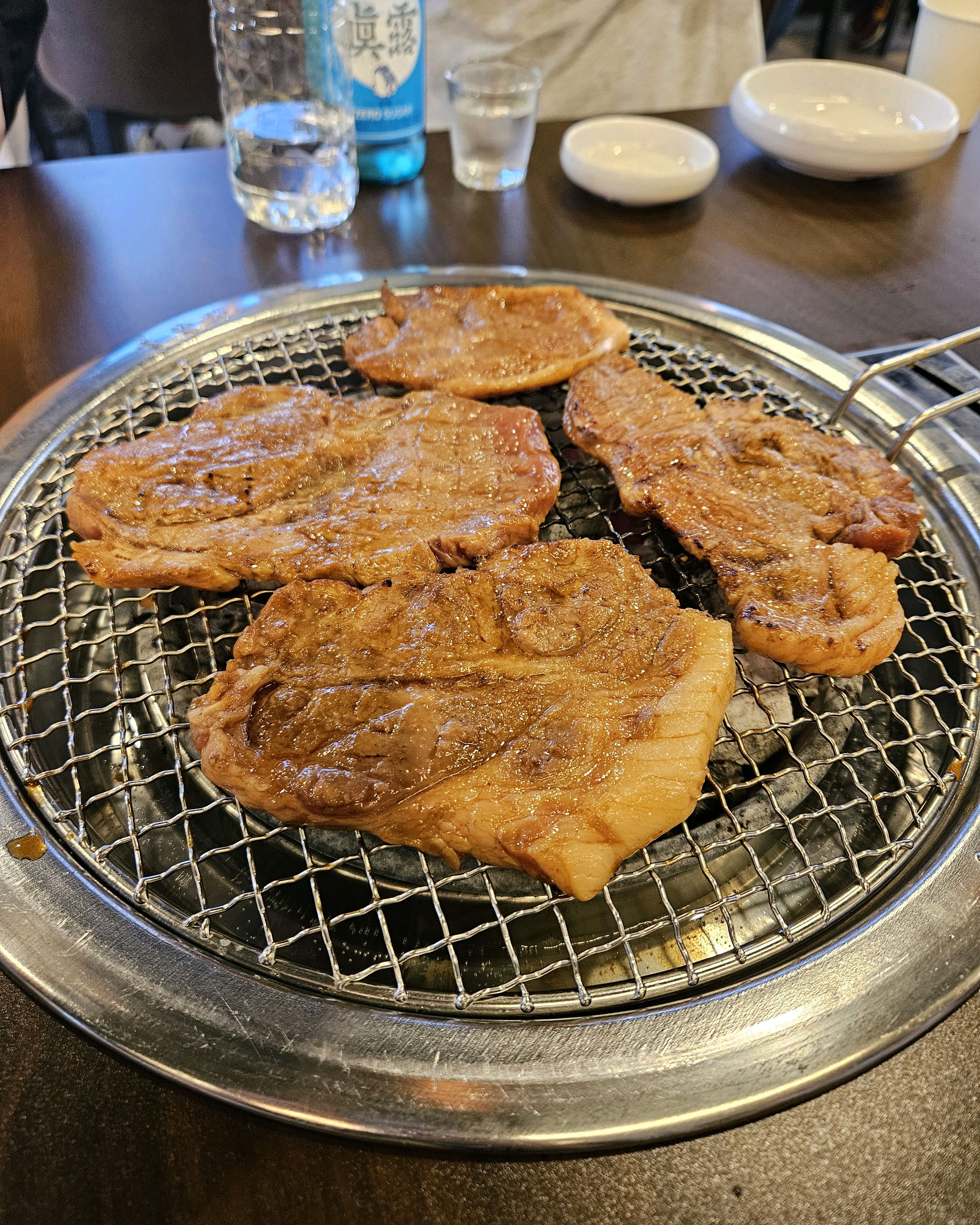 고기 맛도 너무 좋고 가족끼리 편하게 먹기 최고에요!! - 대구 맛집 본가숯불돼지갈비 수성못점