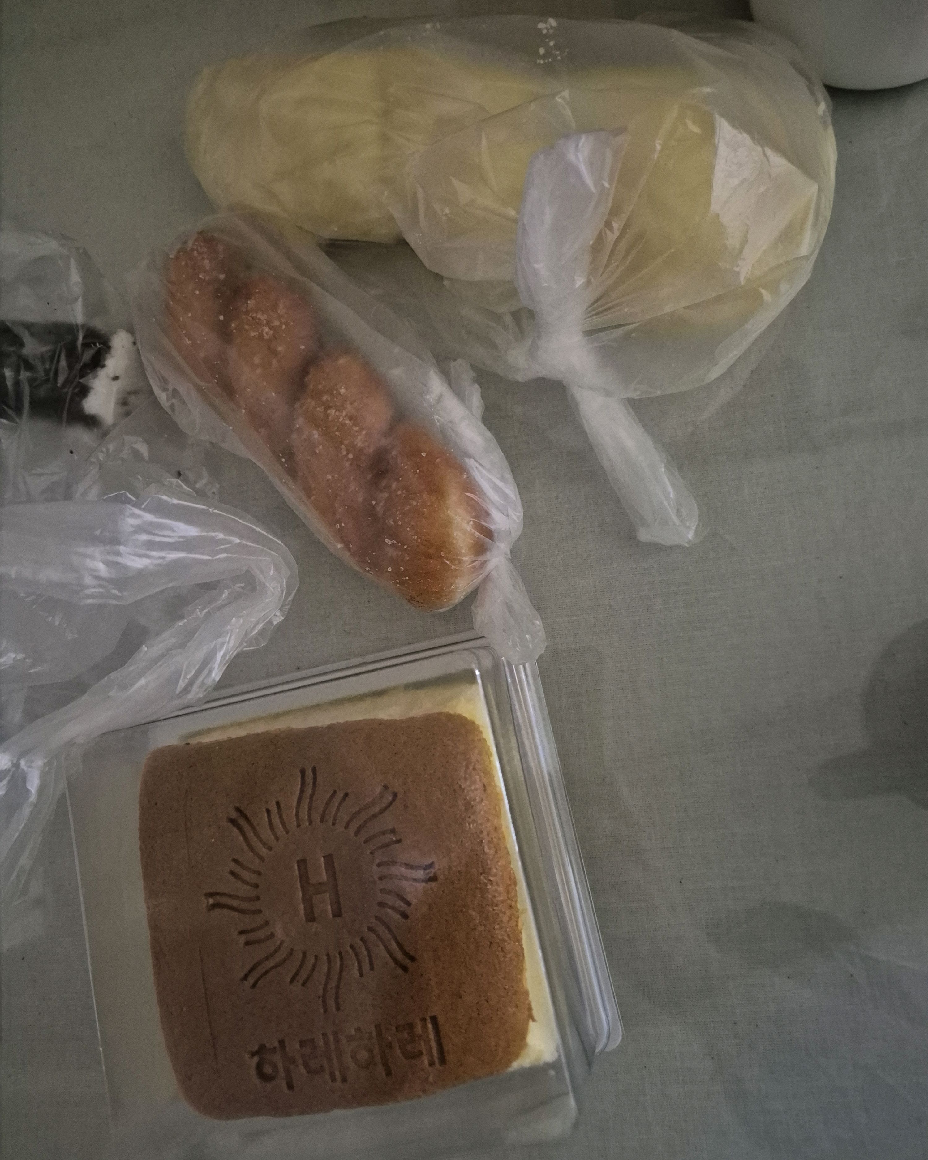 빵이 맛있고 인테리어도 빵진열도 위생적이에요~ - 대전 맛집 하레하레 둔산점