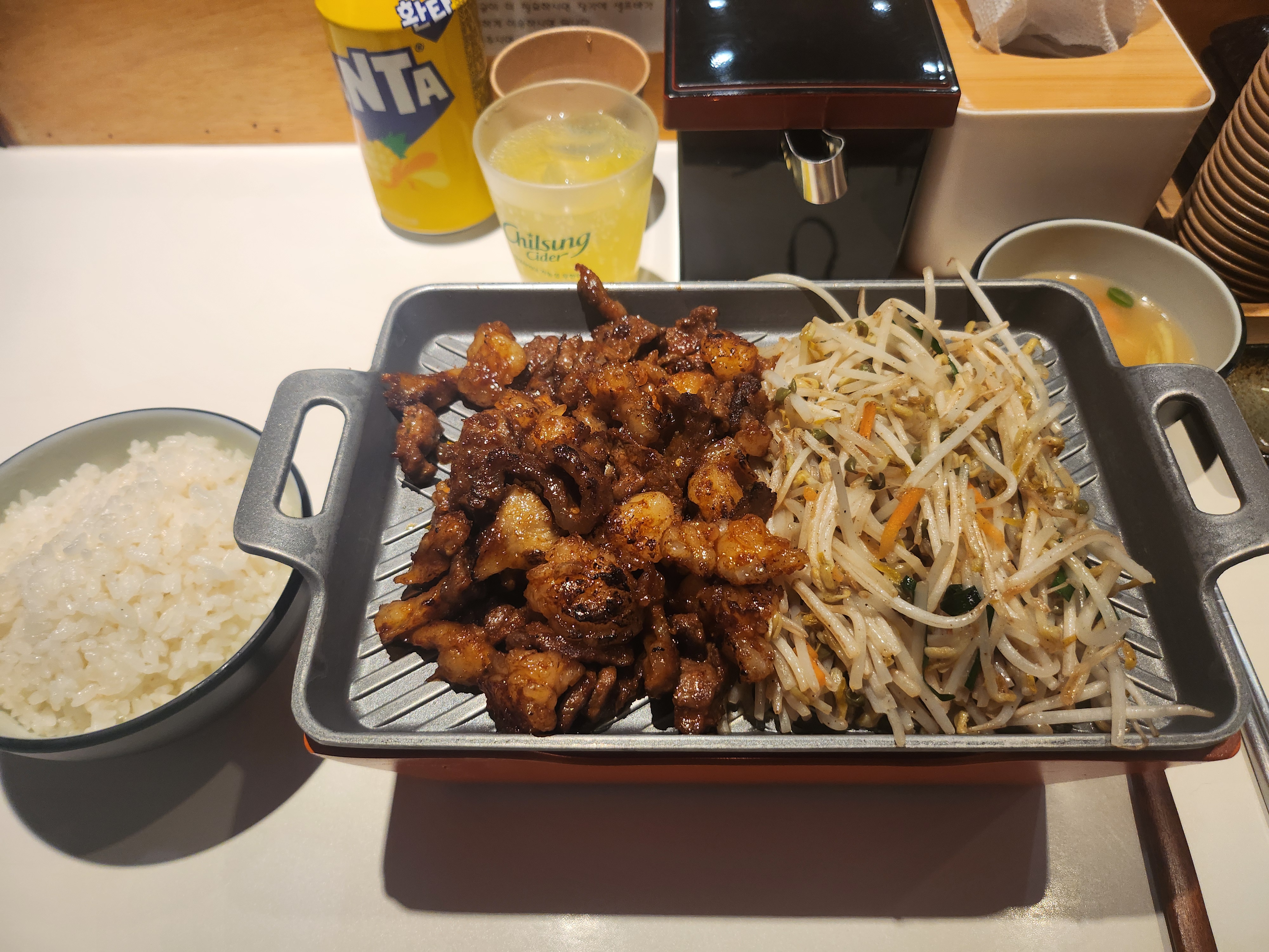 음식도 너무 맛있고 양도 많고 직원분들도 너무너무 친절하시고 최고의 한끼였습니다! 오징어버