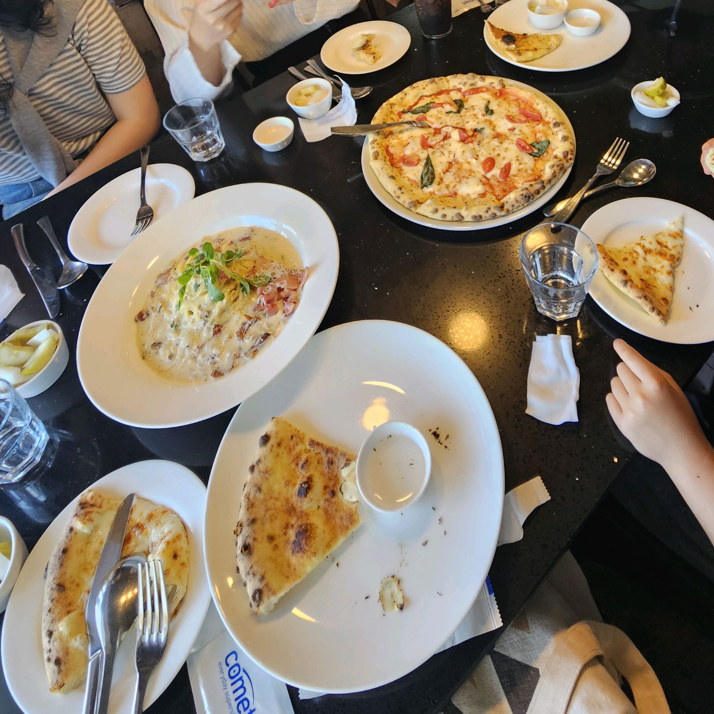 화덕피자 넘넘 맛있고 ㅎㅎㅎ 식전빵이 미쳤어요 - 송정 맛집 303화덕 송정점