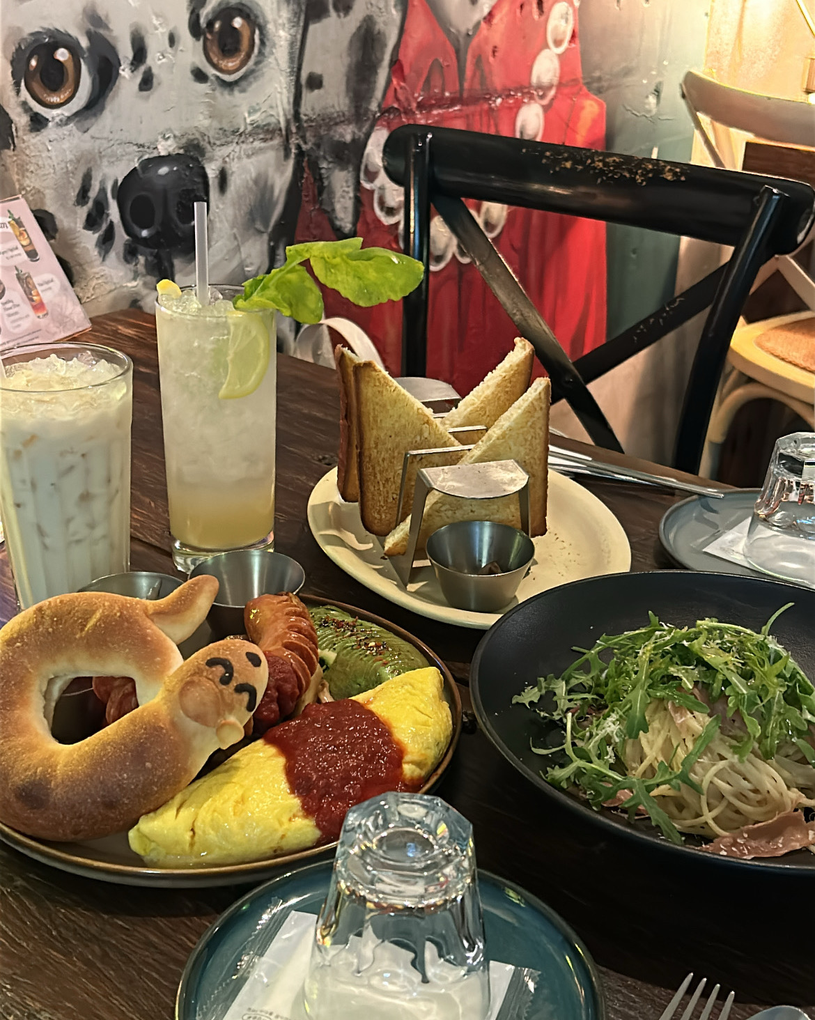 루꼴라 파스타랑 레몬에이드가 진짜 맛있었어요! - 압구정 맛집 달마시안 압구정점