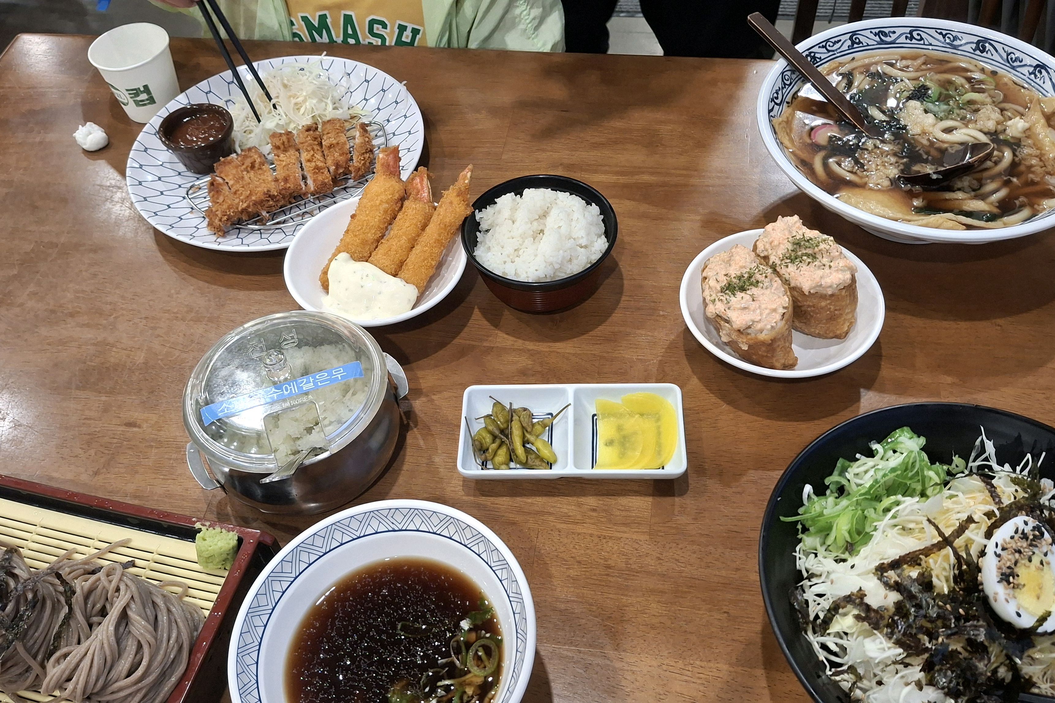 아이들과 함께 자주 오는 곳이예요. 개개인이 거의  고정으로 시키는 메뉴가 있어요. 맛있어