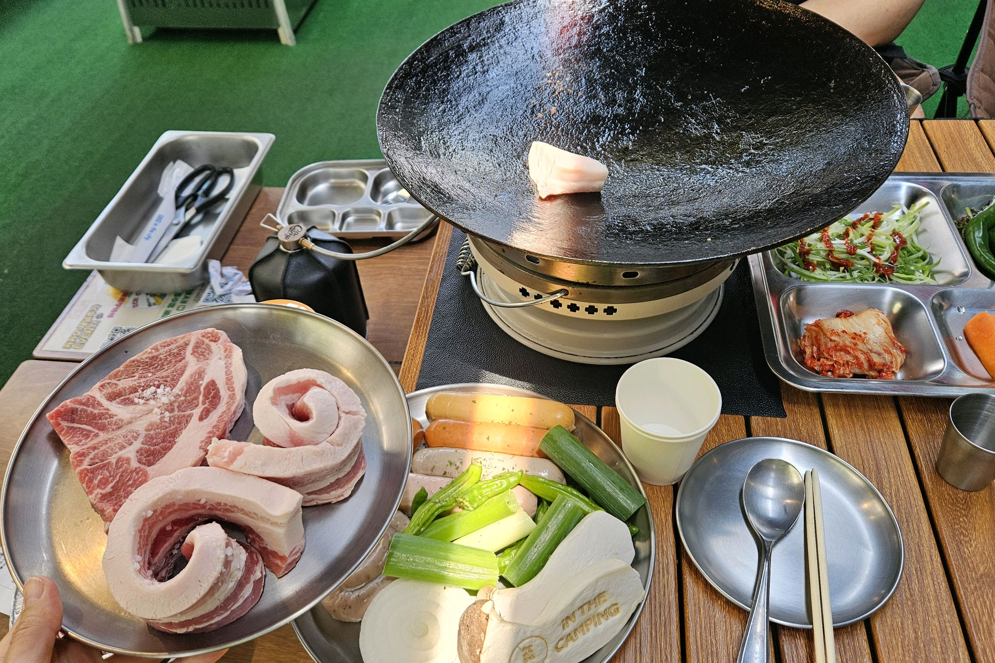 재방문입니다! 사장님과 직원분들 모두 너무 친절하시고, 고기도 맛있고, 일단 분위기가 깡패