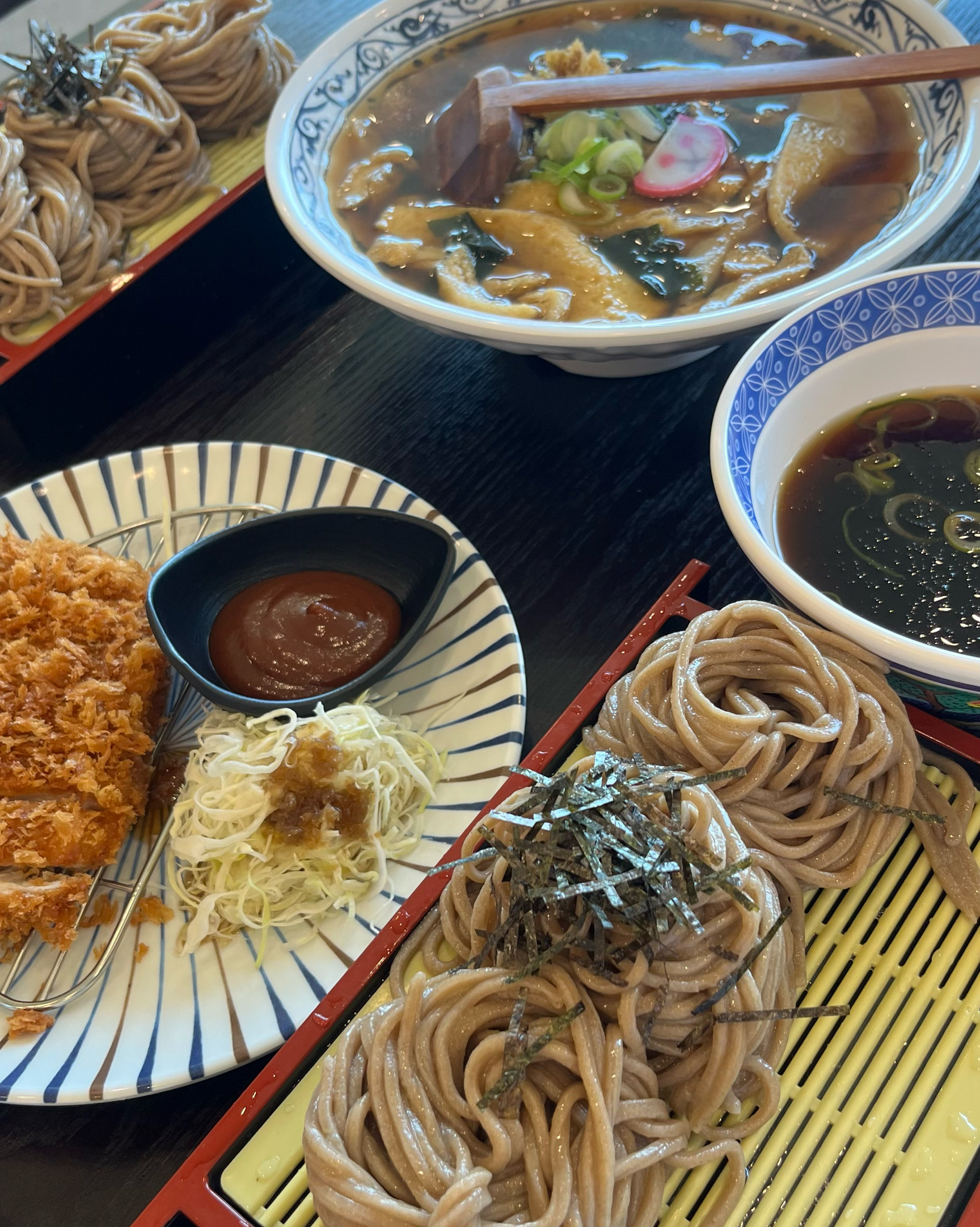 엄마 아빠랑 왔어요 면 양도 많고 육수도 끝내줍니다 다 드시구 가세요!! - 동탄 장지동 맛집 삼동소바 화성남동탄점