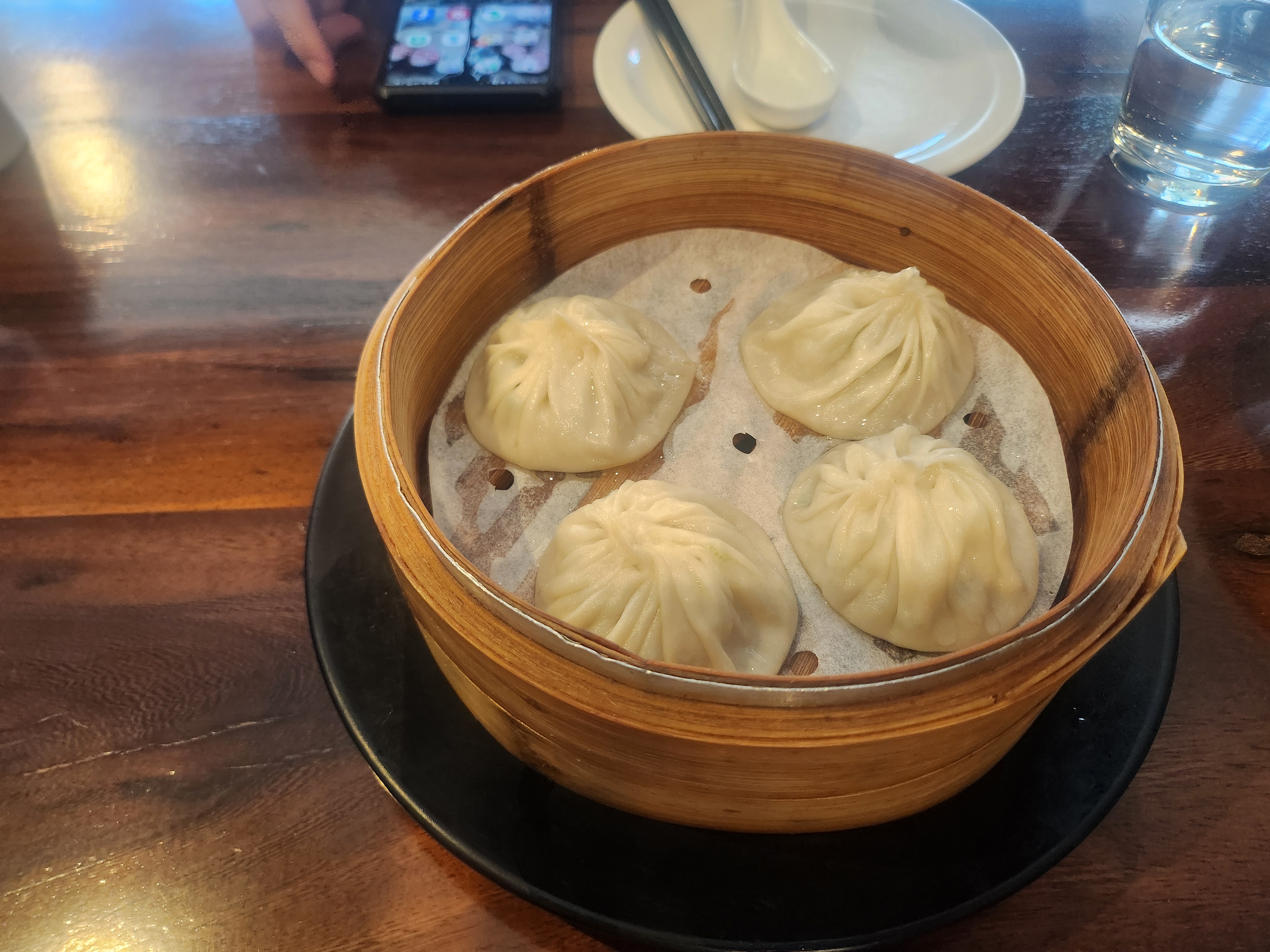지인한테 추천받고온 딤섬 맛집. 정말 맛있게 먹고왔습니다. 소룡포도 맛있는데 새우가 통으로