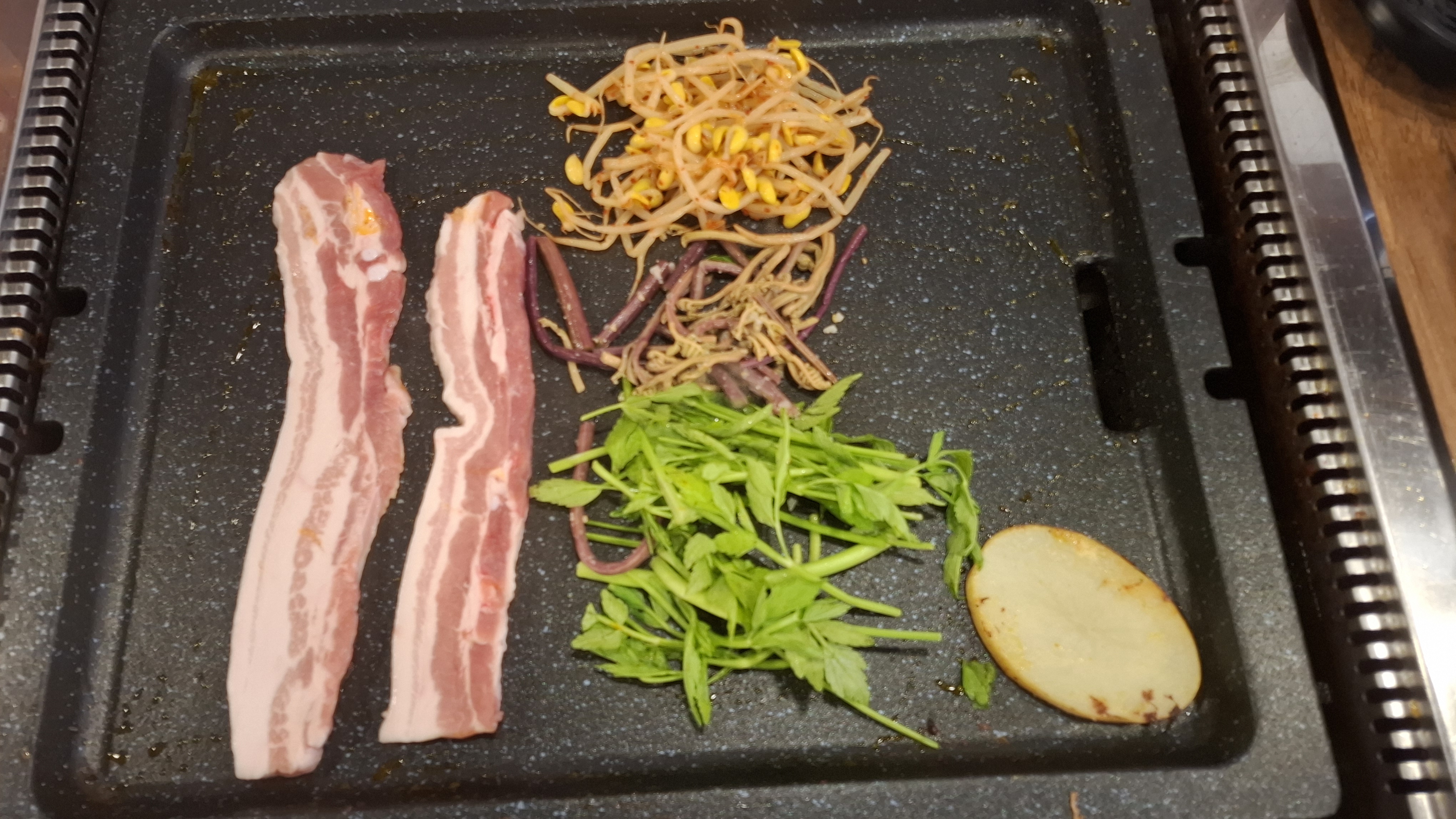 야긴 정말 재료도 신선하고 고기 질이 너무 좋습니다. - 대전 맛집 춘천집무한닭갈비 대전은행점