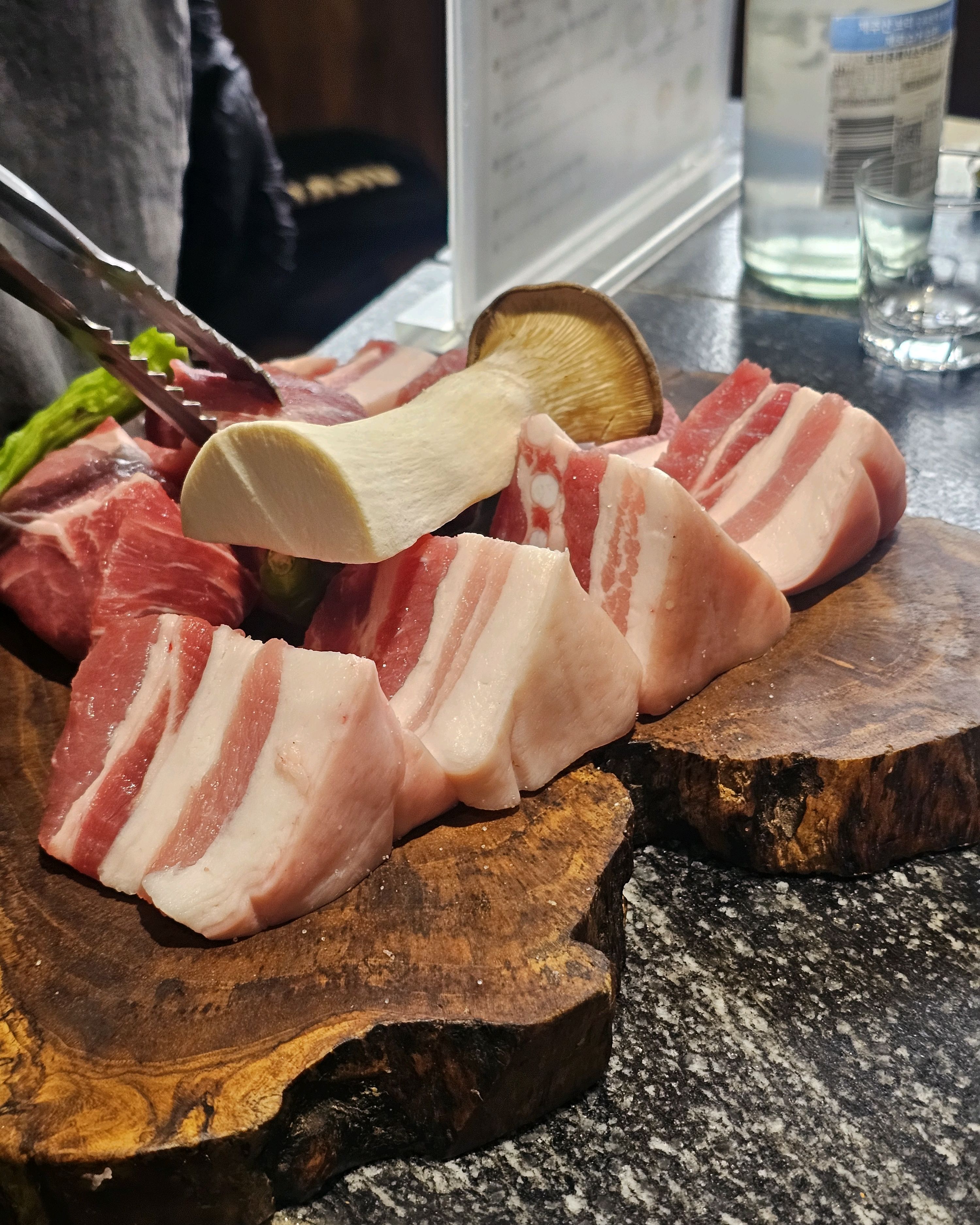넓고쾌적한데 고기도 맛잇어요 - 제주 맛집 신중산간 제주흑돼지 전문점
