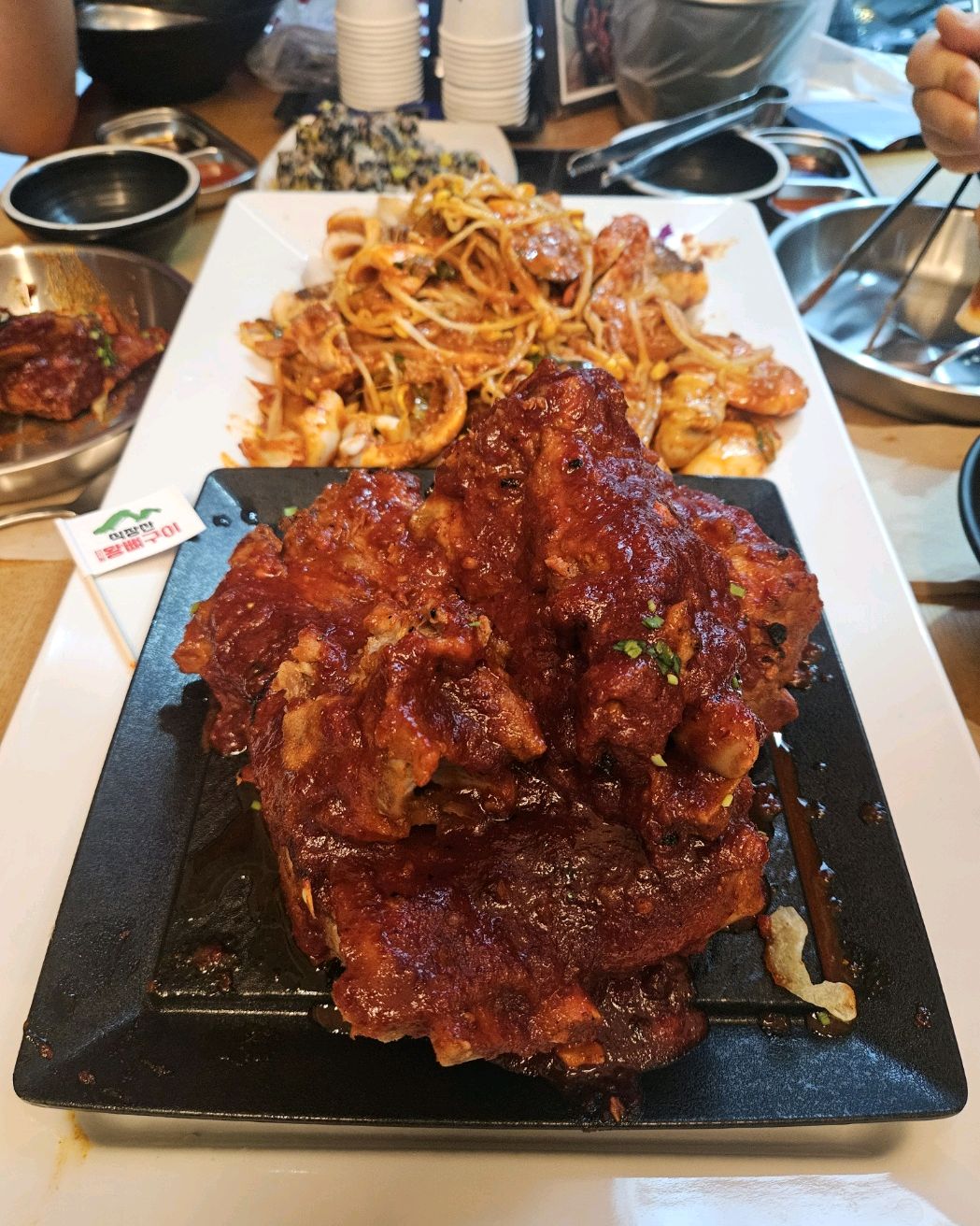 맛있습니다 음식깔끔해료. 좀 맵지만요 - 대전 맛집 식장산왕뼈구이