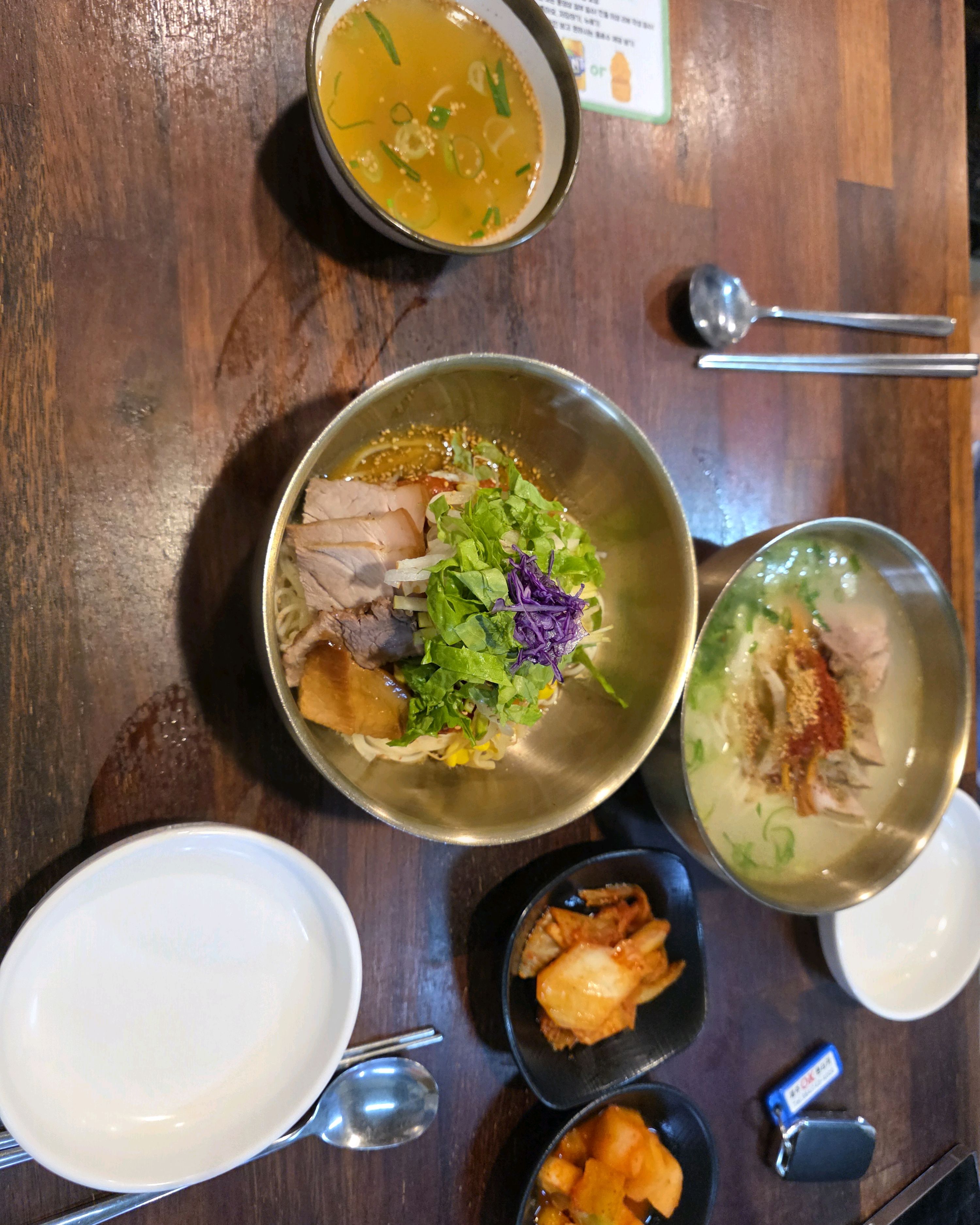 오랜만에 제주도 와서 맛있는 고기국수 먹었습니당~!김밥이 다 소진되서 아쉬워요~~다음에 꼭