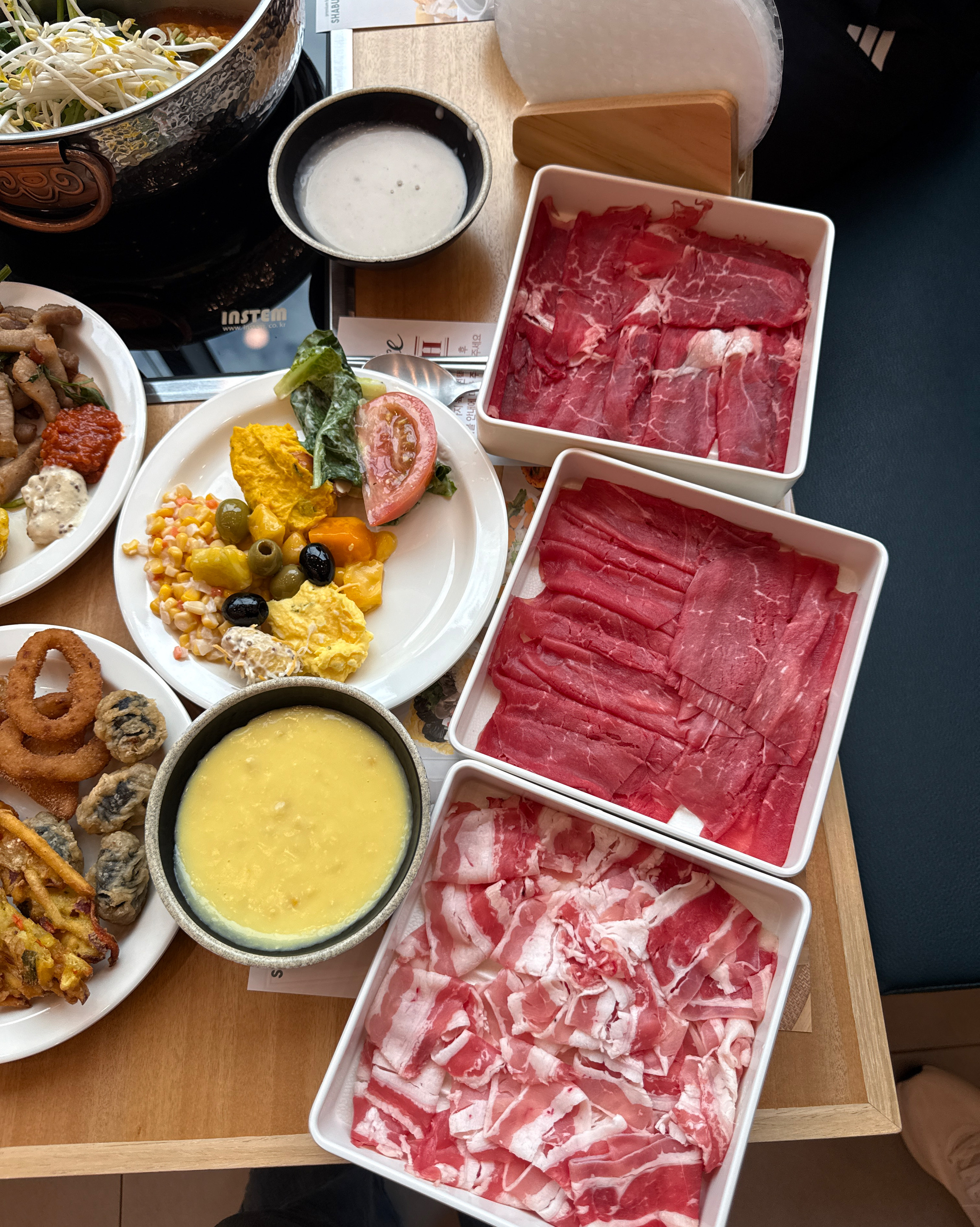 새로오픈한 곳같은데 직원분들도 친절하시고 - 인천 맛집 샤브올데이 영종운서운남점