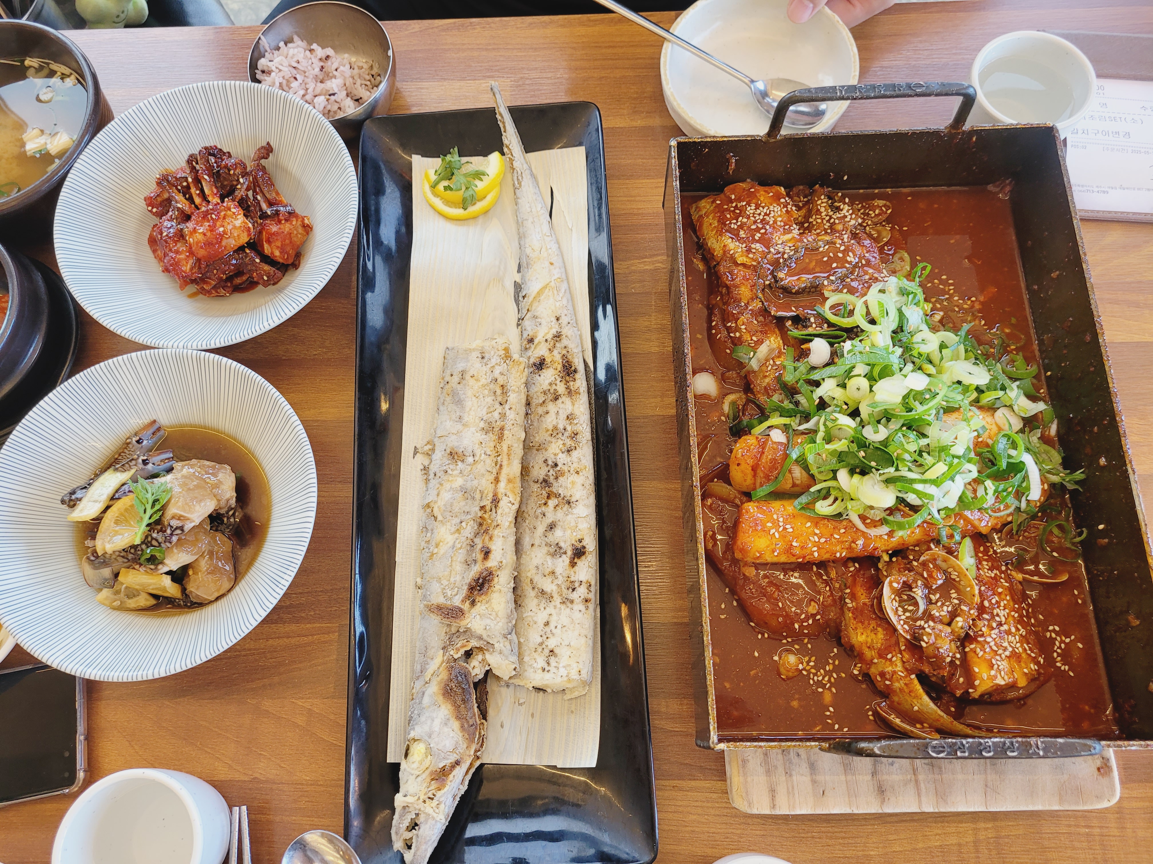 대기없이 바로 들어가 아이랑 어른이랑 다 맛있게 먹었어요~ 갈치 살이 통통하고 조림은 양념