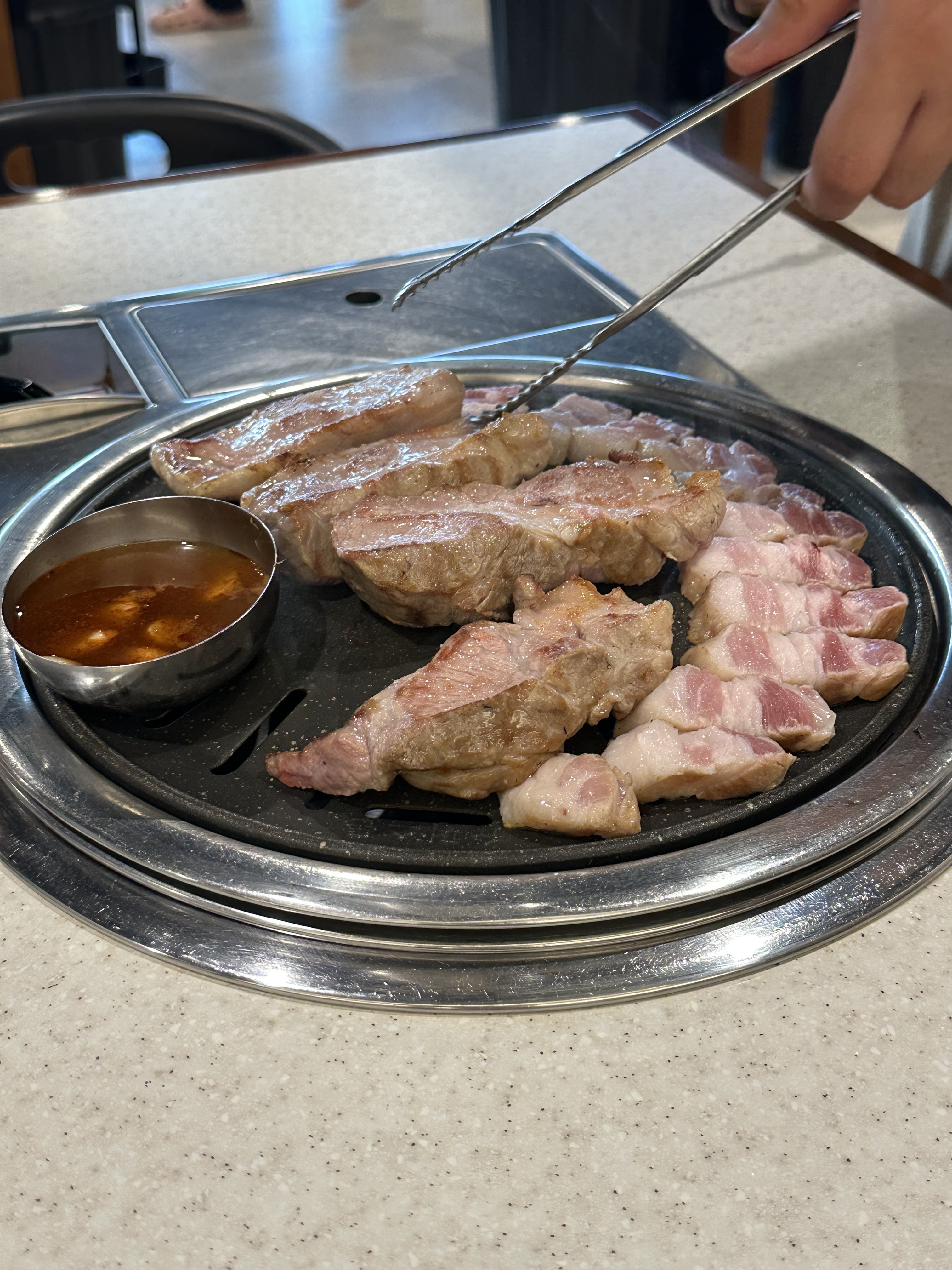 고기도 푸짐하고 밑반찬도 다 너어무 맛있어요 정말 맛있게 잘 먹구 제주에서 좋은 기억 만들