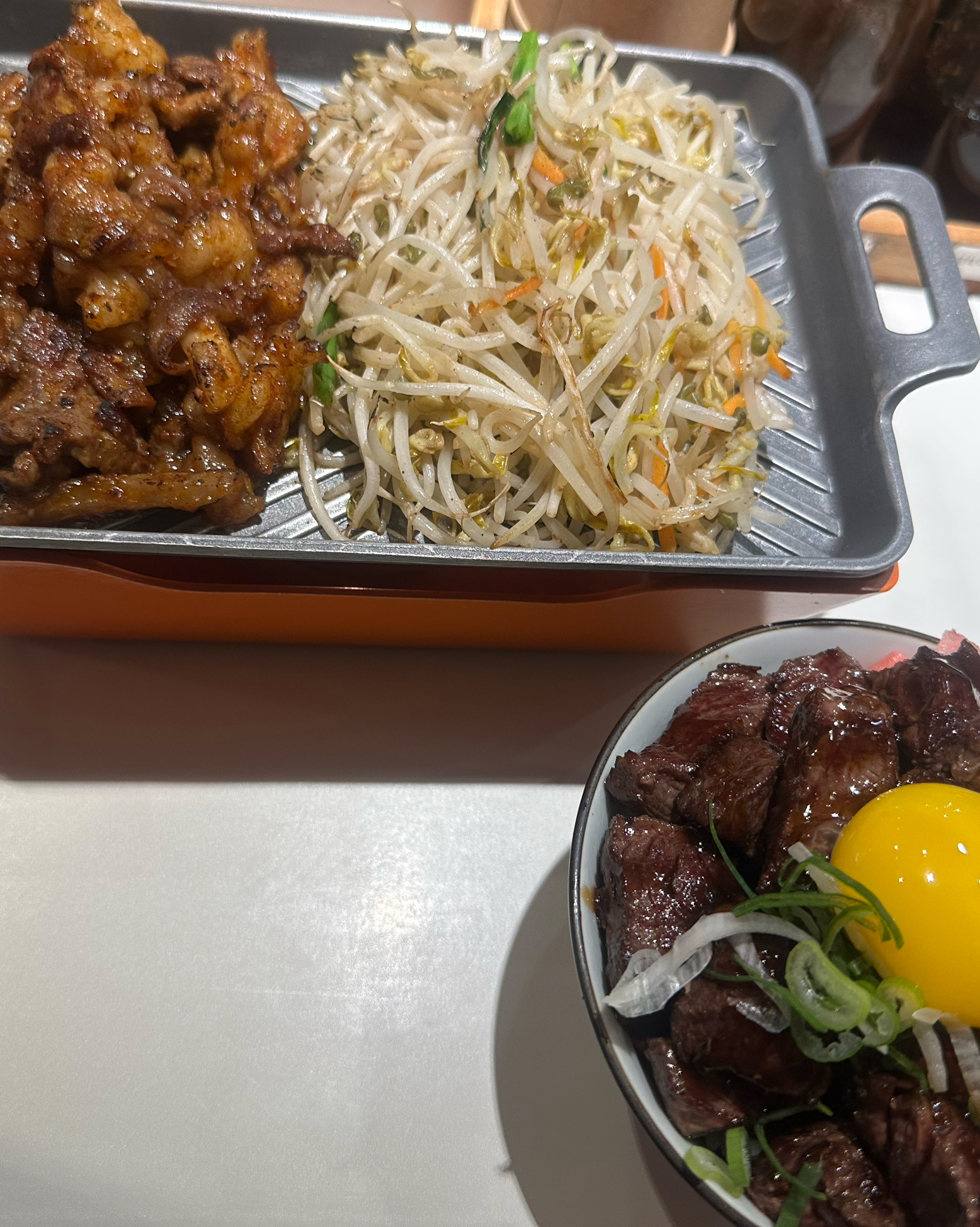 처음 와봤는데 분위기도 좋고 직원분이 친절하시고 고기 양이 많고 밥을 계속 리필해 주셔서
