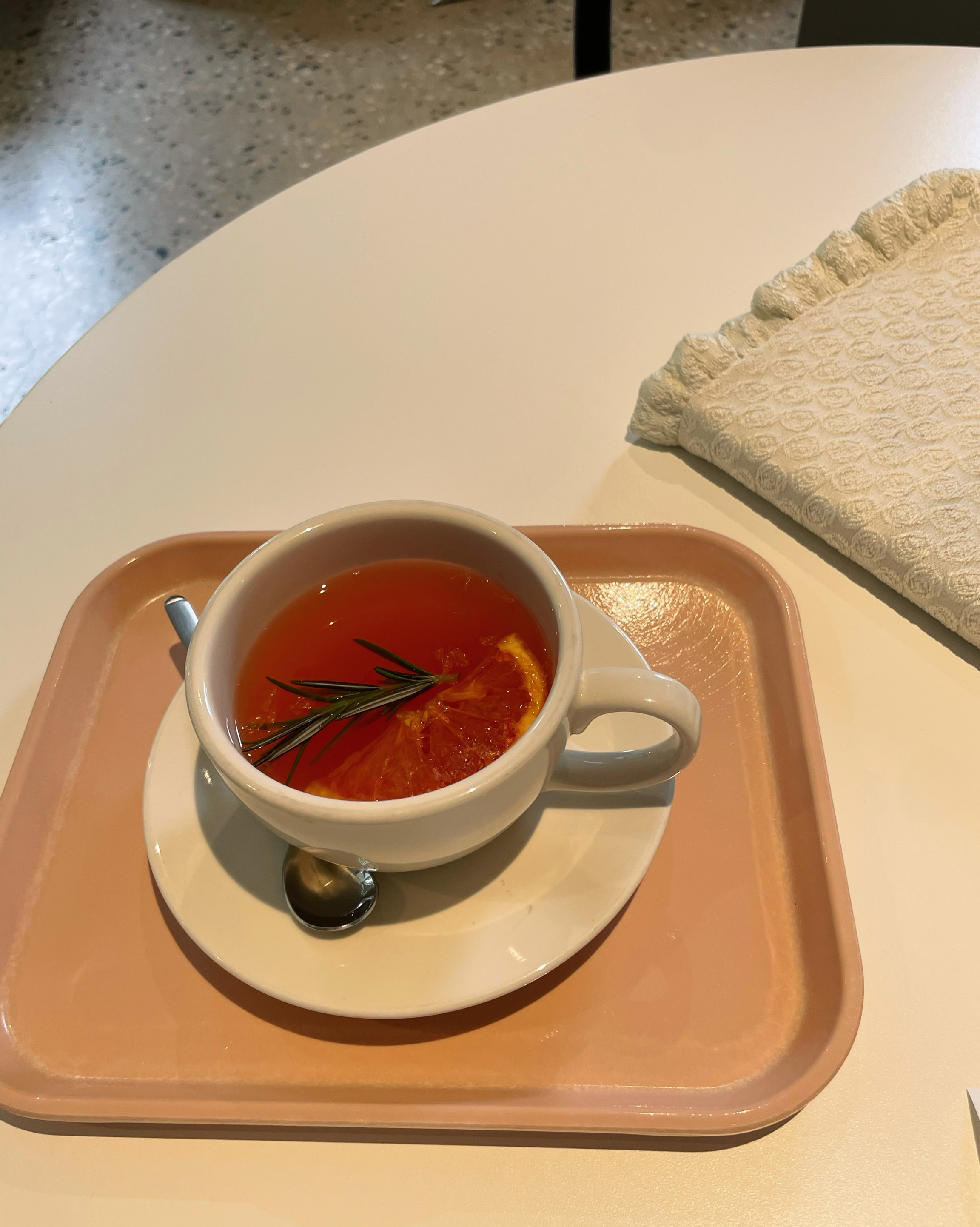 따순 로즈자몽티👍👍👍👍👍👍👍조용한곳에서 한잔 하려고 왔어요:) 좋아요 좋아 여성분들만 계셔