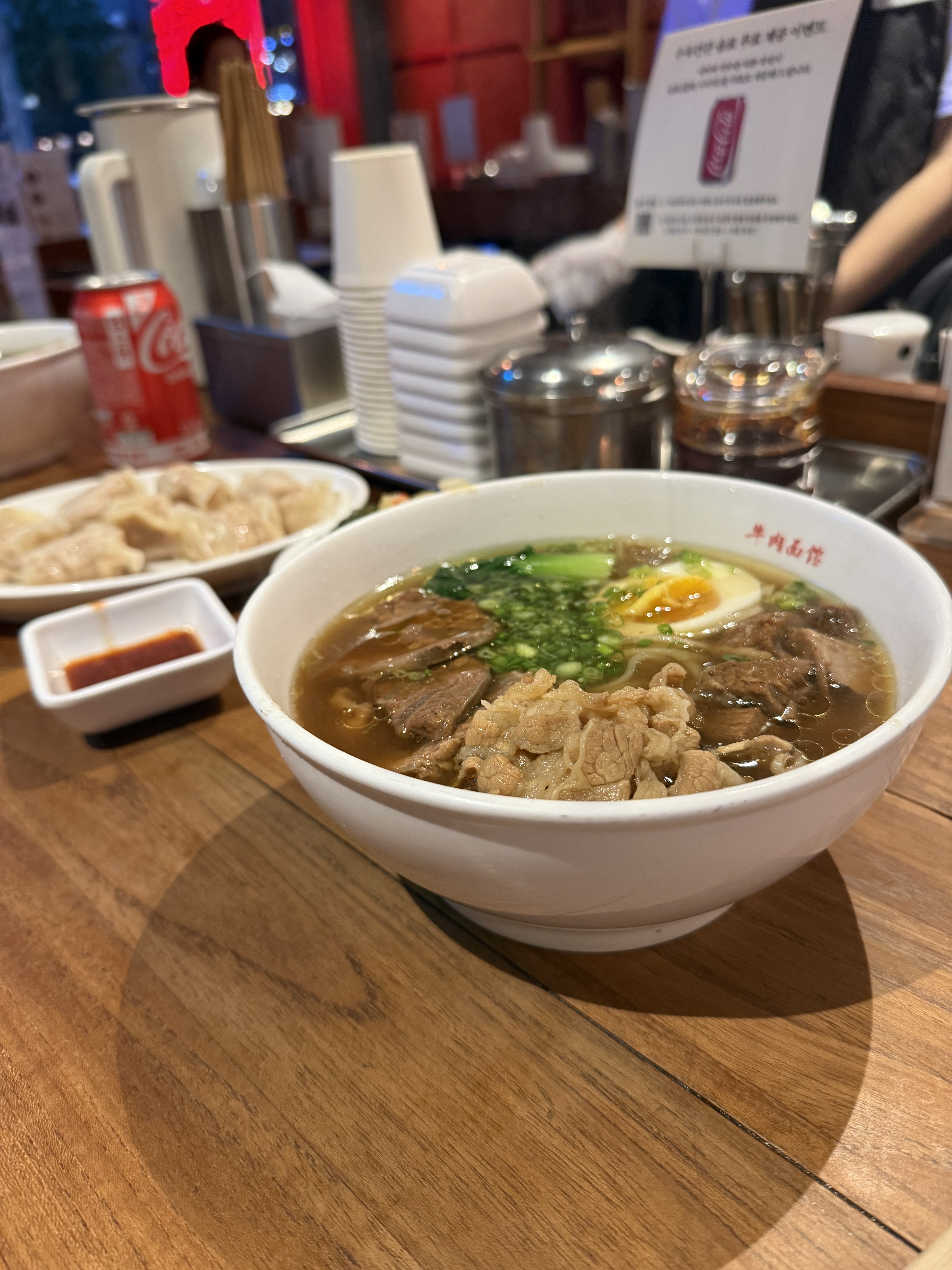 매운장을 넣기 전 국물도 맛있어서 안넣을려고 했는데 옆에 넣은게 맛있다해서 넣었습니다. 매