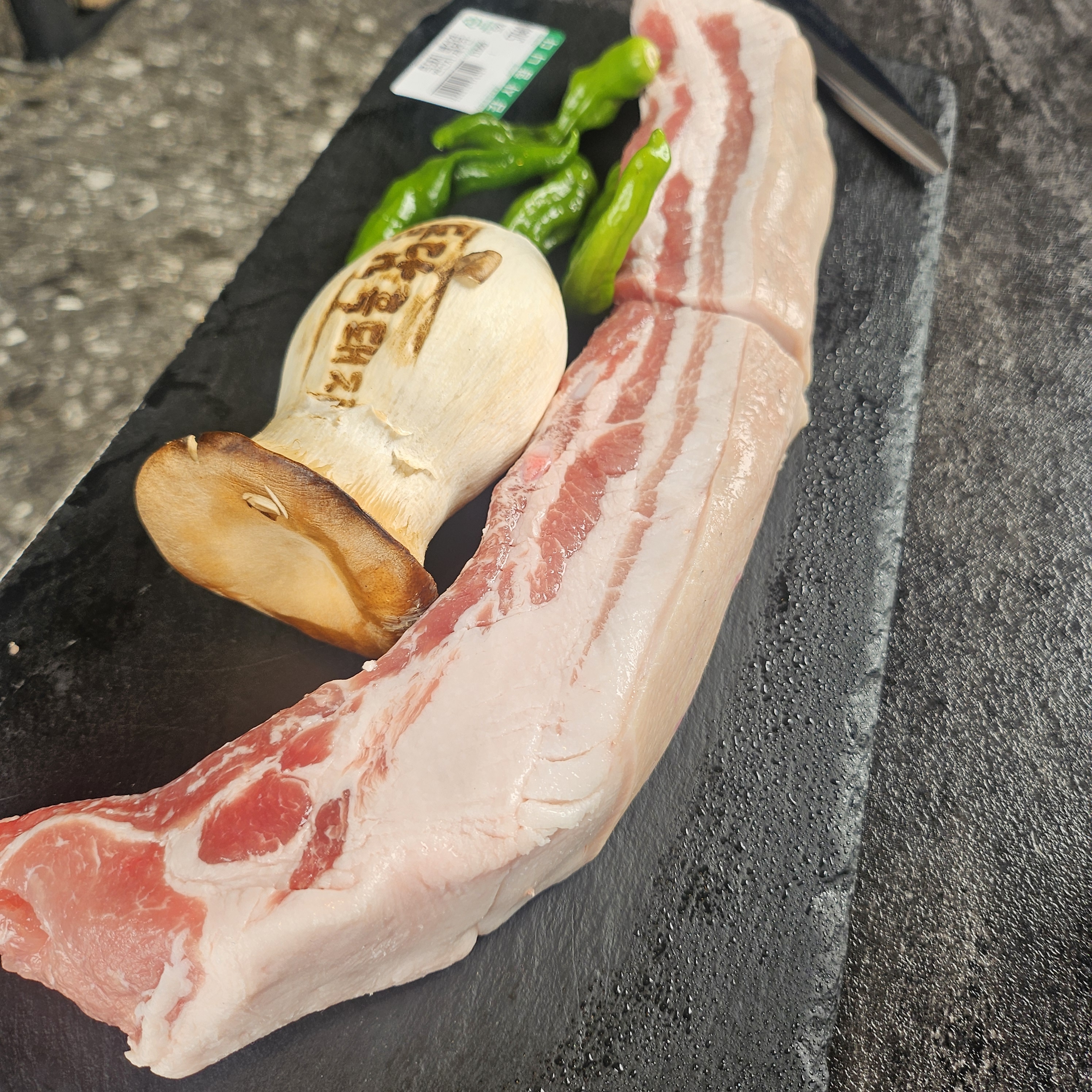 고기가 너무 맛있고 된장찌개도 맛있어요!! - 제주 맛집 돌담흑돼지 중문점