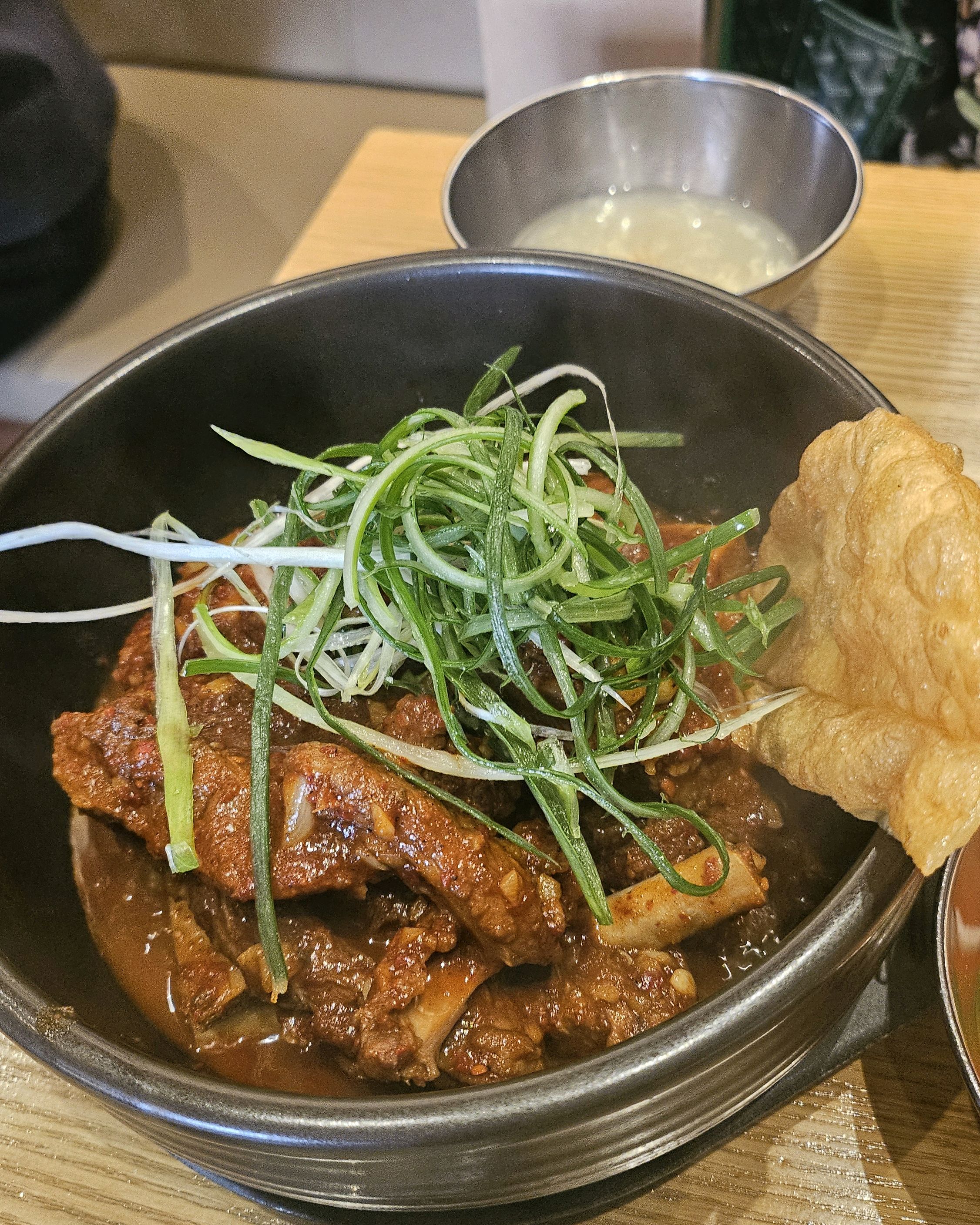 평상시엔 웨이팅을 할 정도로 인기있는 맛집이지만 오늘은 식사시간을 살짝 넘겨 2시쯤 방문했