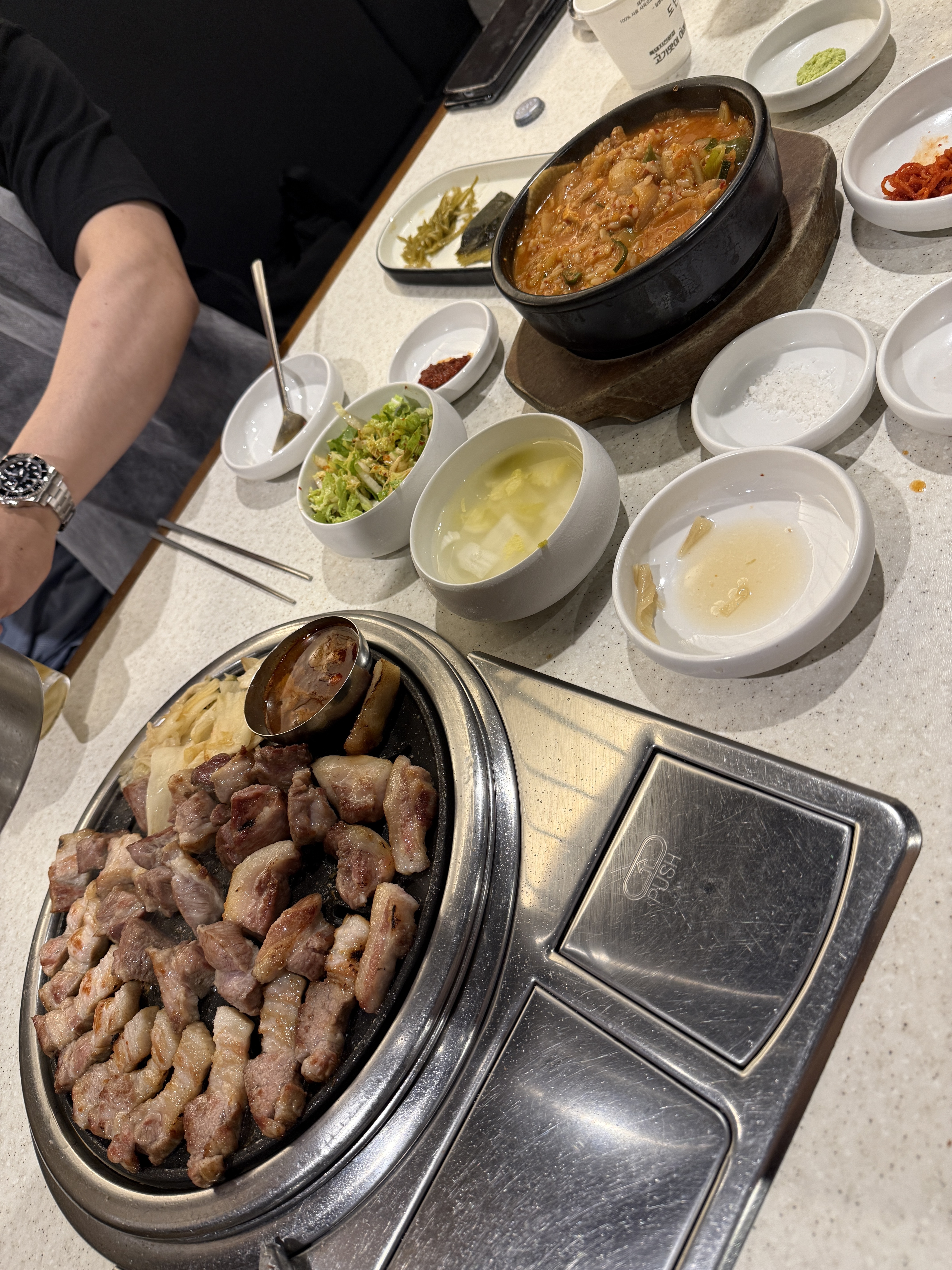 숙성 고기가 눈에 띄어서 오게 됐는데 질도 좋고 된찌도 맛나고 넘 좋아요🩶 직원분들도 넘