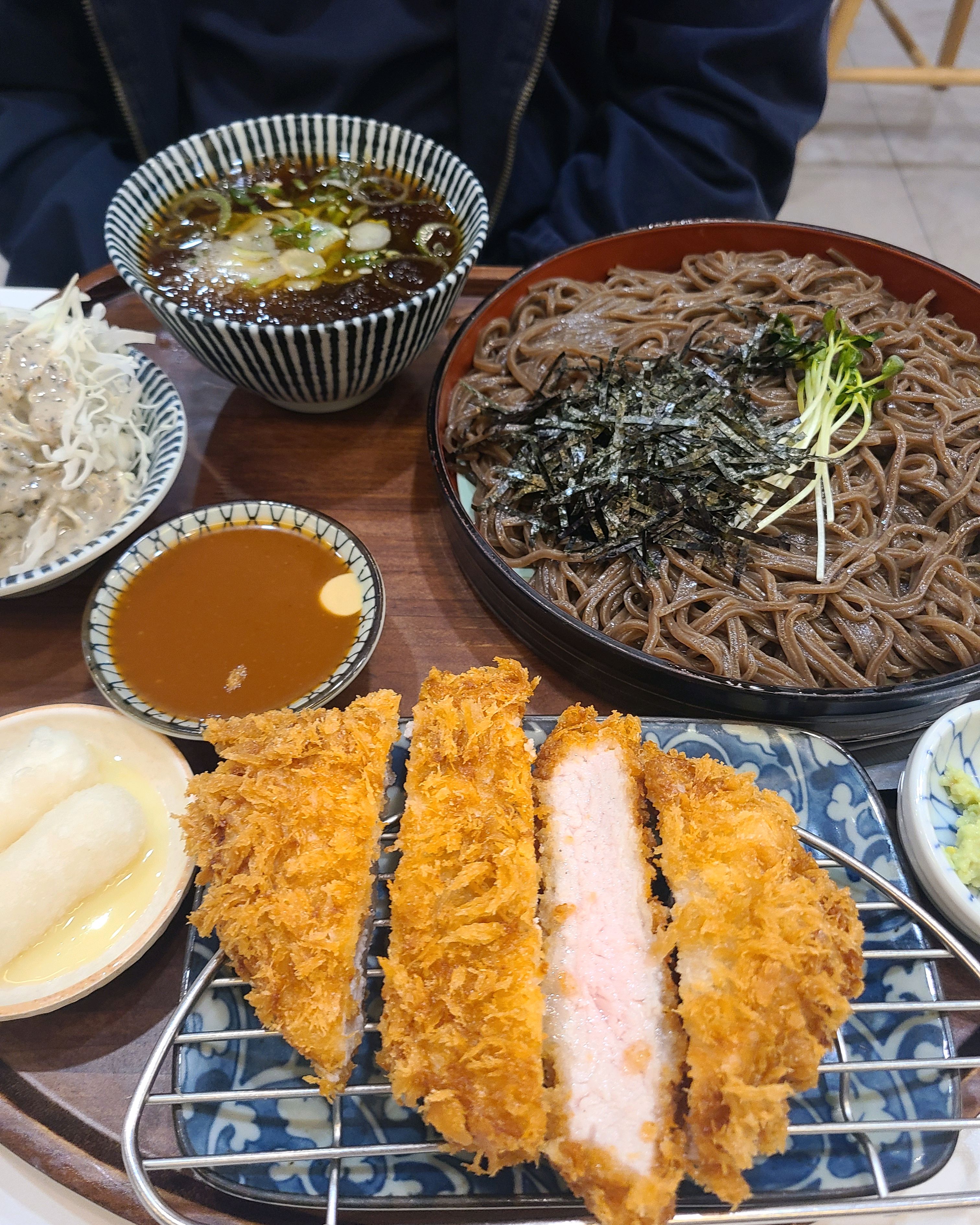 아이랑 왔는데 떡과 우동 돈까스 다 잘먹고 직원여자분도 너무 친절하시네요^^ - 계양구청 맛집 백소정 계양구청점