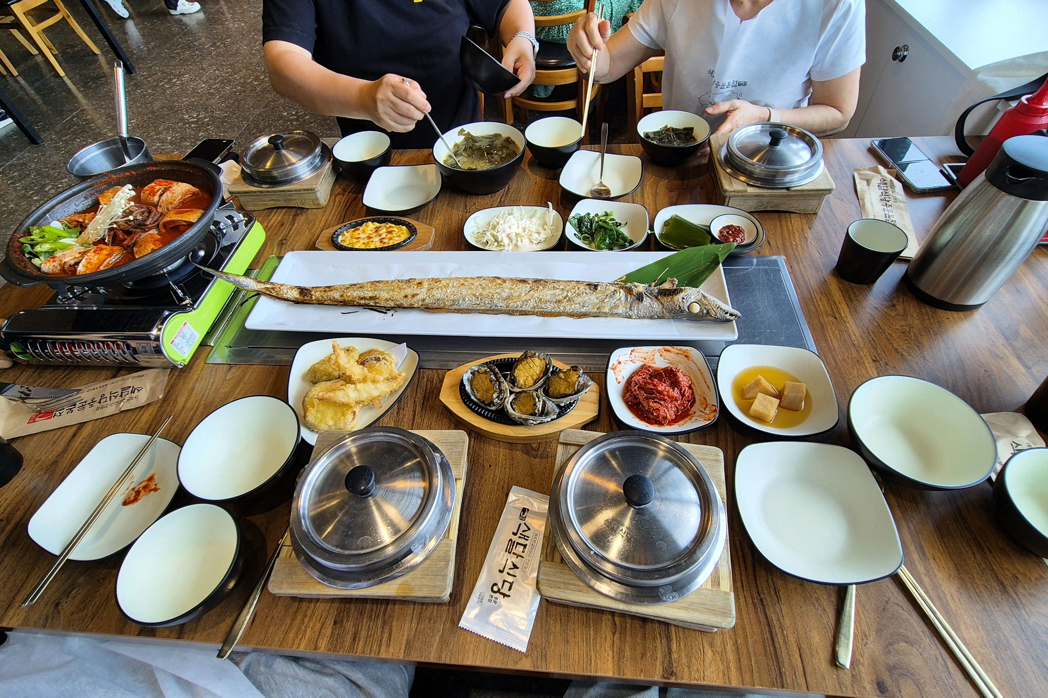 검색으로 찾은 찐 맛집입니다. 매징도 넓고 너무 깨끗하고 무엇보다 가격이 그리 비싸지 읺다