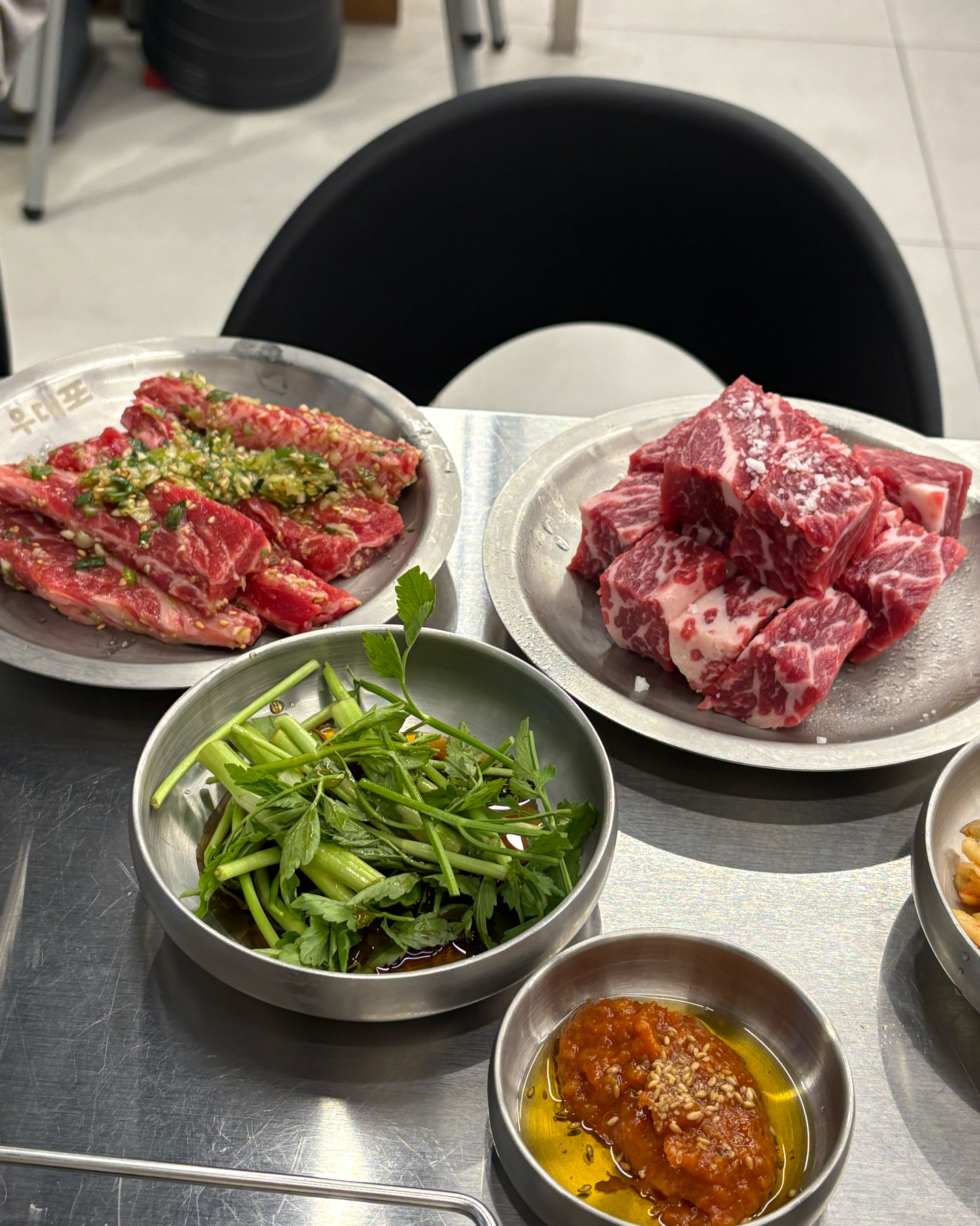 진짜 개맛있어요.. 제발 .. 깍뚝꽃살 먹고 양념소갈비 드세여… 🤤🤤🤤 - 대전 맛집 우대포 대전봉명점