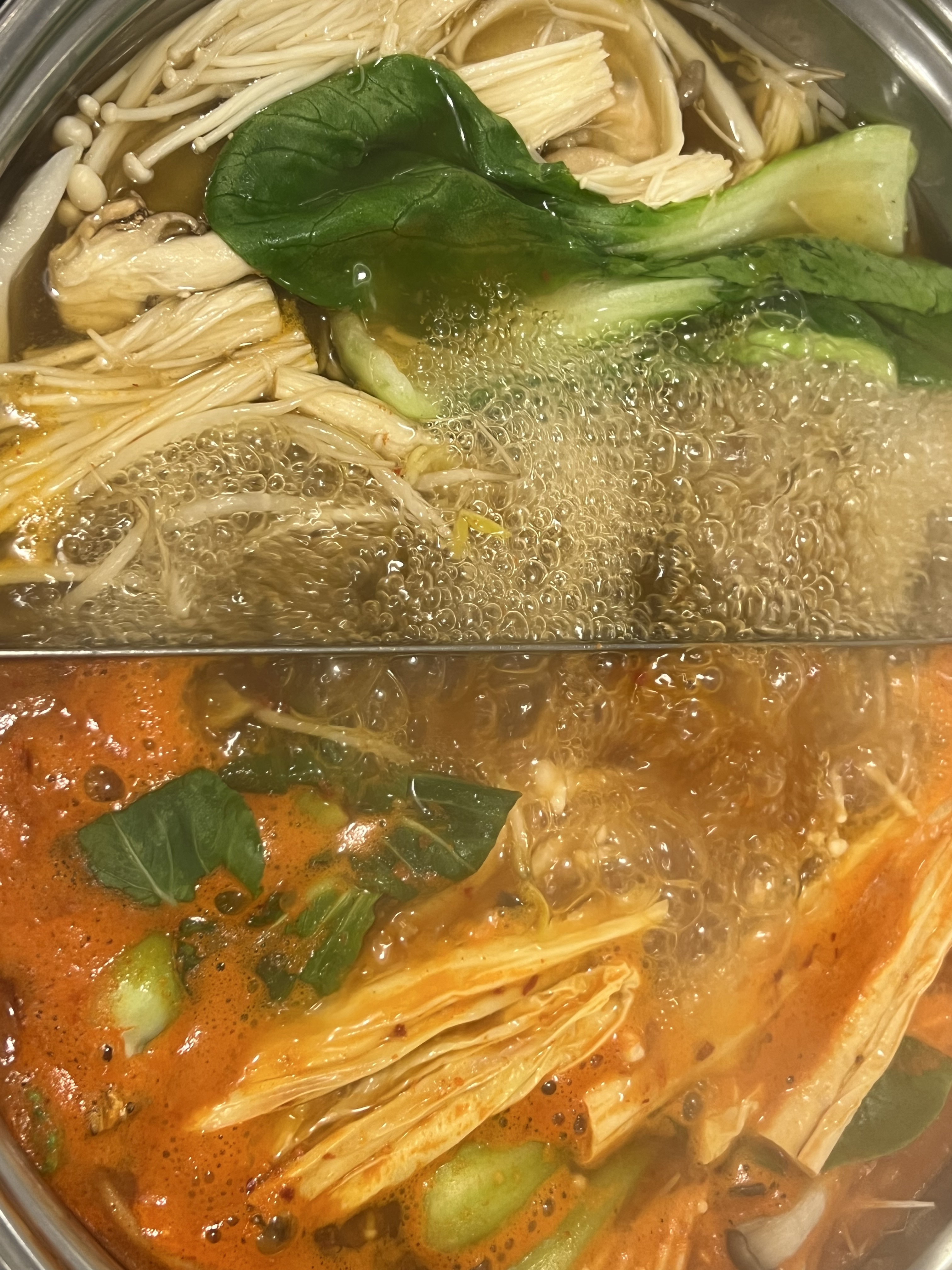 셀프바에 재료도 많고 고기 무한리필까지 너무 맛있게 먹었어요! 자주 먹으러 올 것 같아요💕