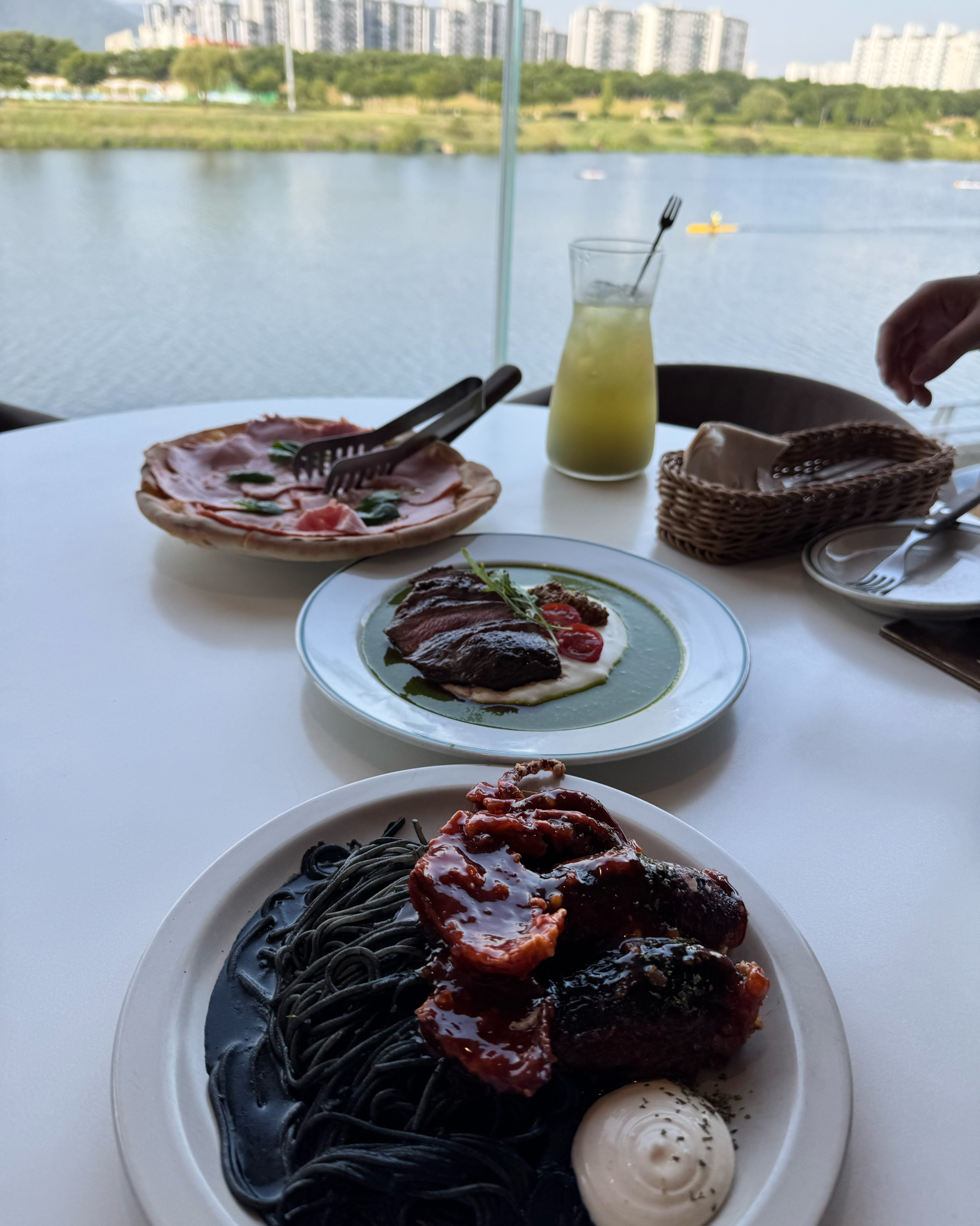 분위기 좋고 너무 예뻐요 !! - 대구 맛집 로렐트리 동촌유원지점