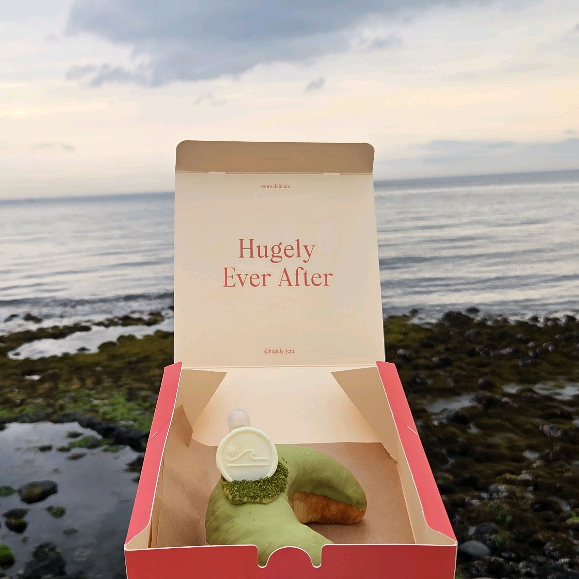 평소에 오렌지비앙코를 좋아해서 감귤아메리카노만 보고 들어갔다가 말차크림빵을 보고 홀리듯이 