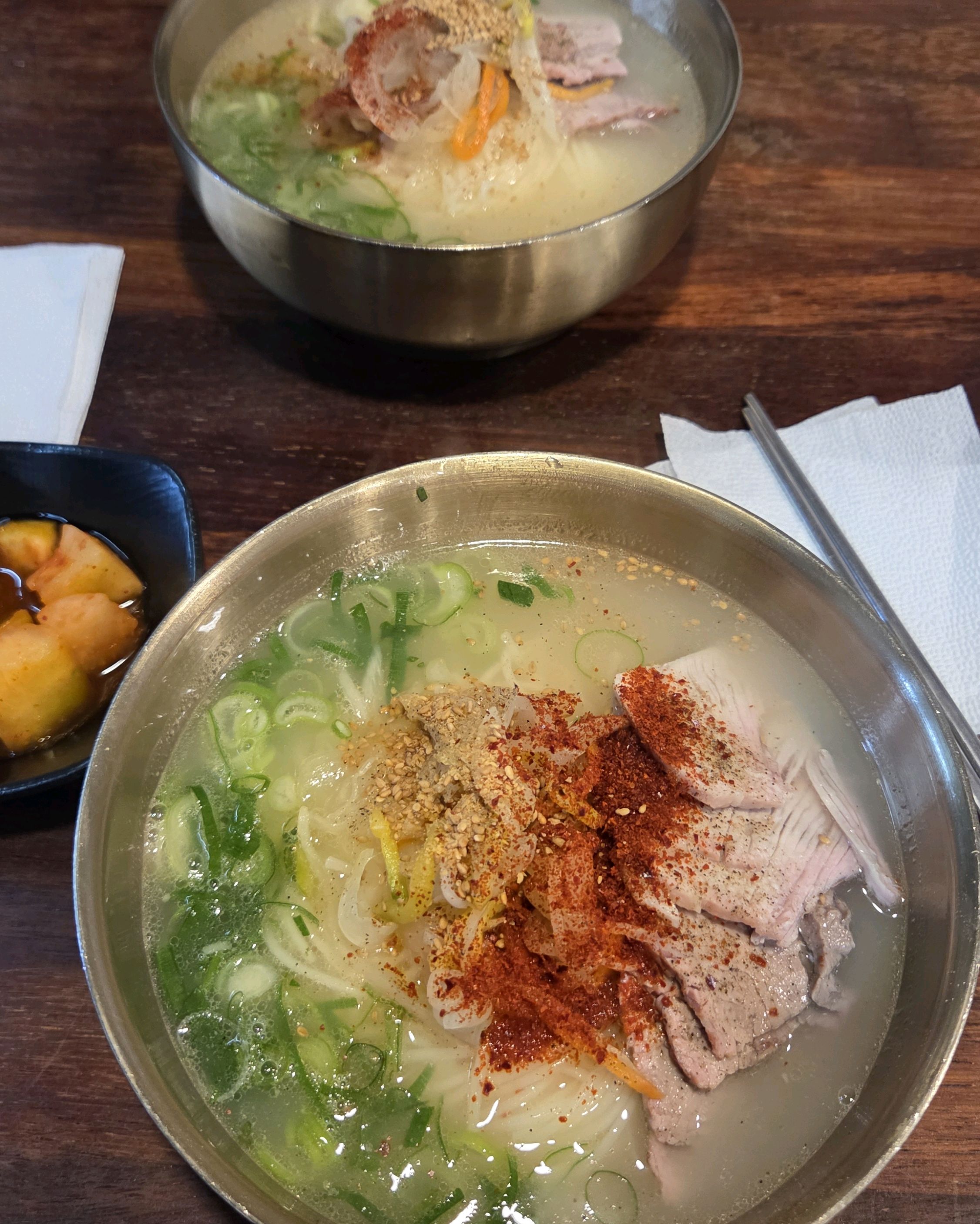 가격도 저렴하고 조미료맛도 안나고 공항가기전 너무 맛있게 먹었습니다! - 제주 맛집 동문시장고기국수 금복식당