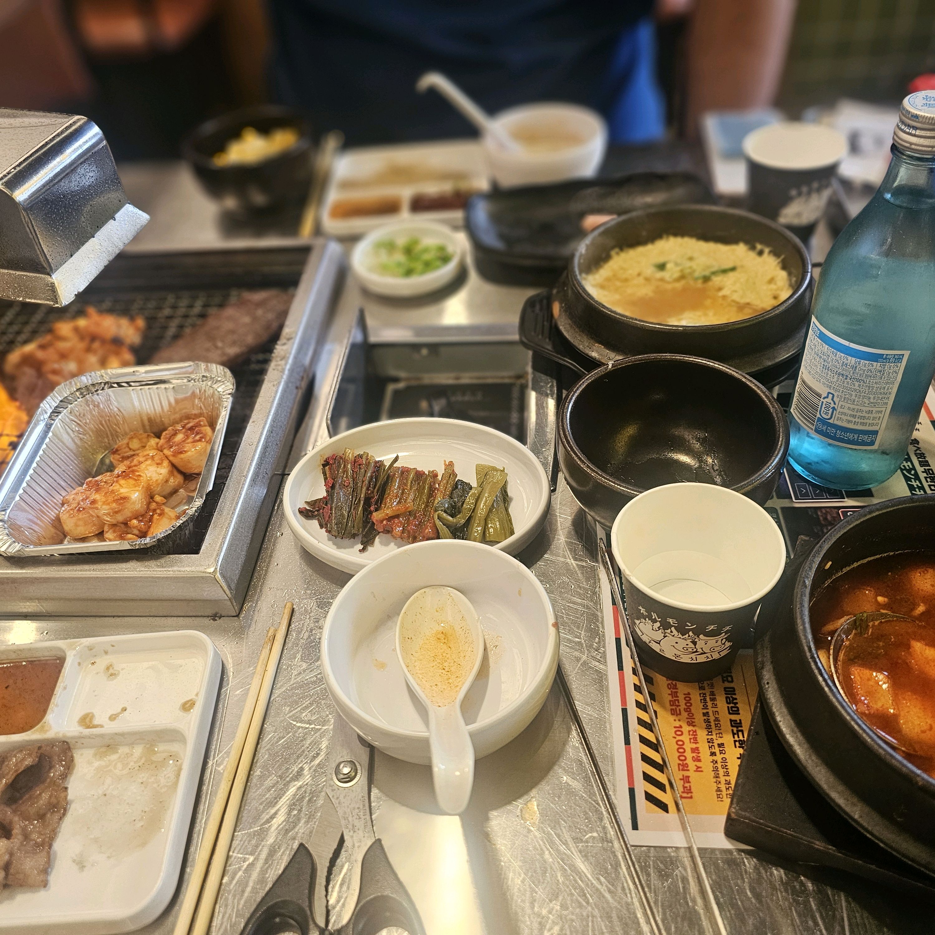무한리필이라 질길줄알았는대 고기도부드럽고 맛있어요 알바분도 친절하시고 종류가 다양해서 조아
