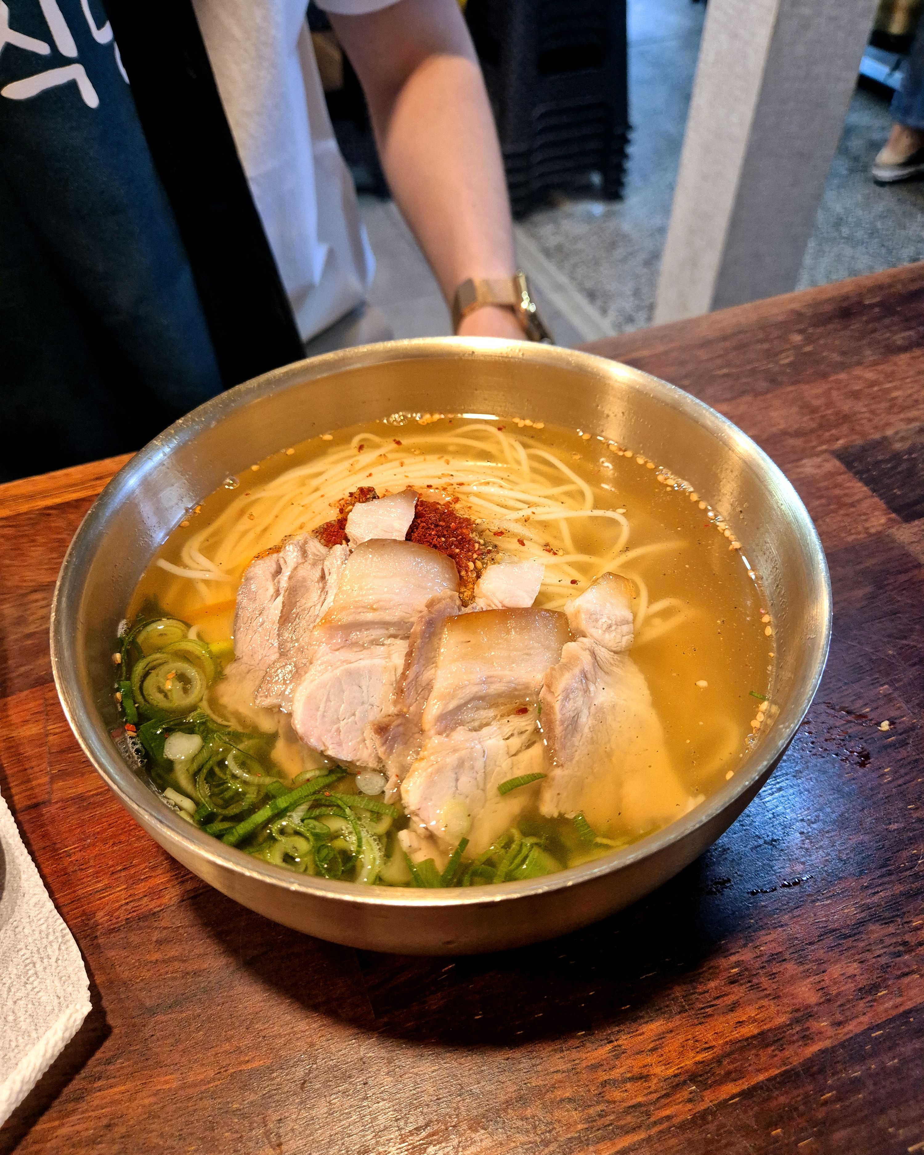 공항가기전에 동문시장 고기국수 먹으러 왔는데 - 제주 맛집 동문시장고기국수 금복식당