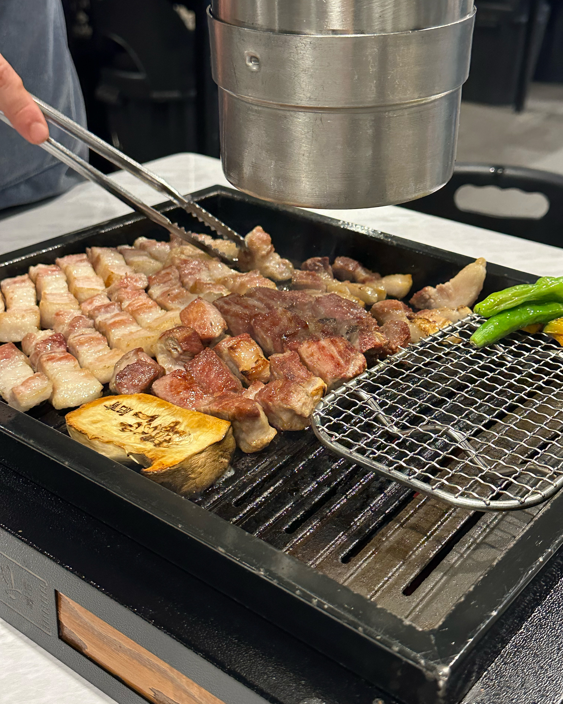 소문대로 맛있었어요~ 조금 더워서 말씀드렸더니 바로 에어컨 틀어주셨어요 ㅎㅎ - 제주 맛집 작산 애월흑돼지