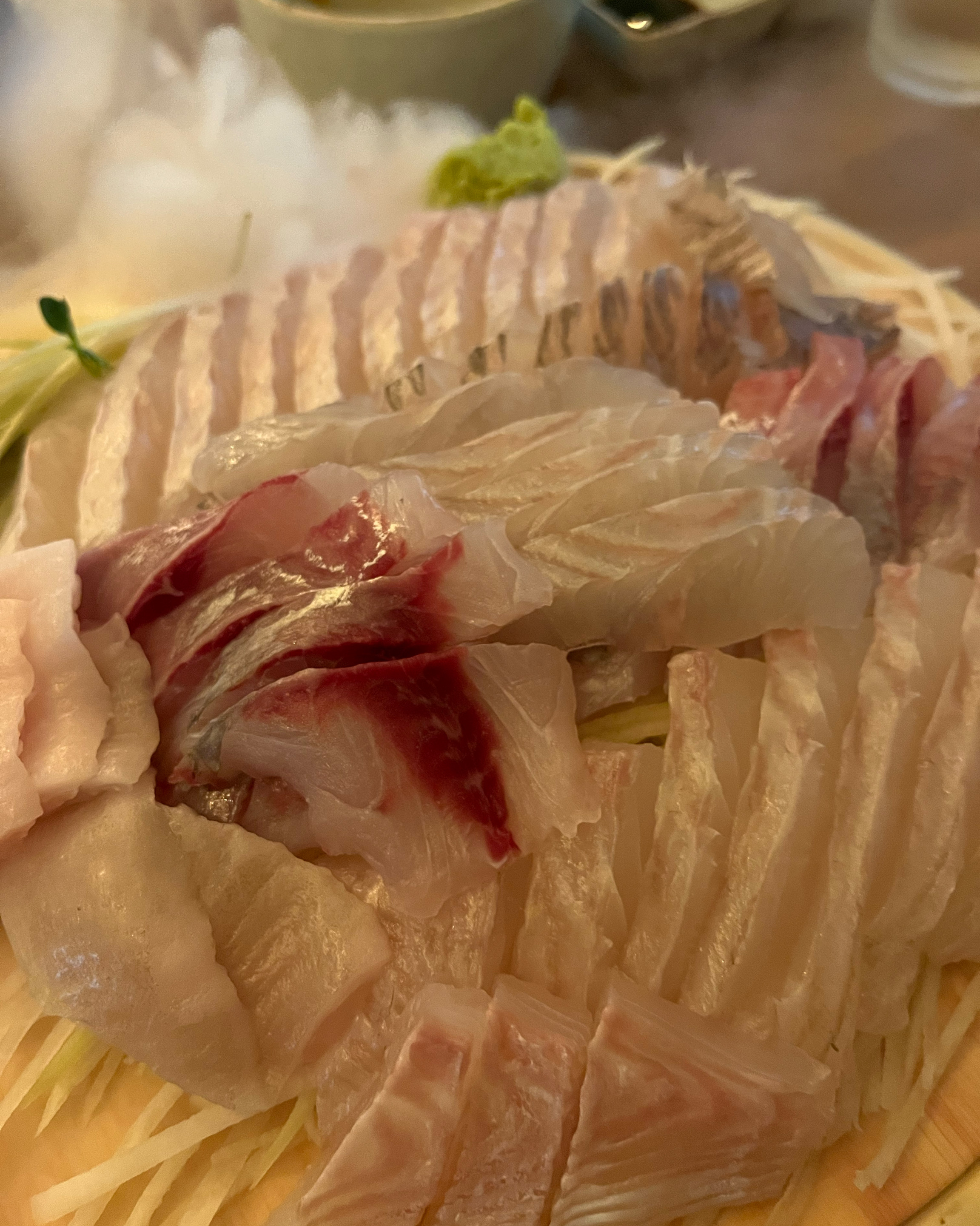 인테리어도 멋지고 회도 짱 맛있어요! 매운탕 꼭 드세요! 꼭! - 대구 맛집 구공회
