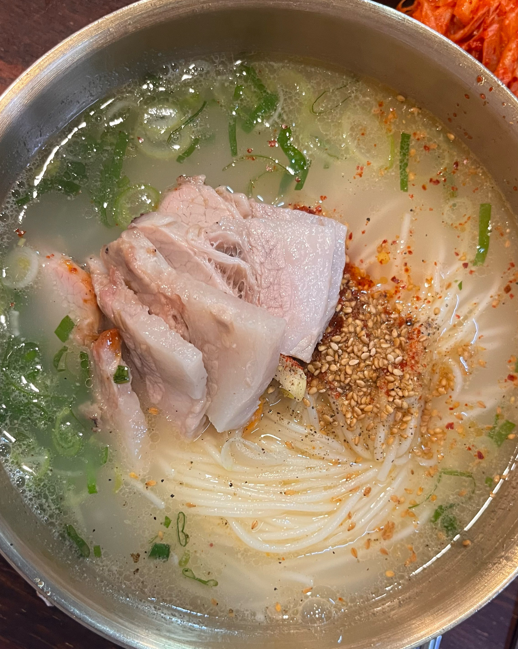제주도 맛집 못 찾았었는데 가성비도 좋고 너무 맛있어요!! - 제주 맛집 동문시장고기국수 금복식당