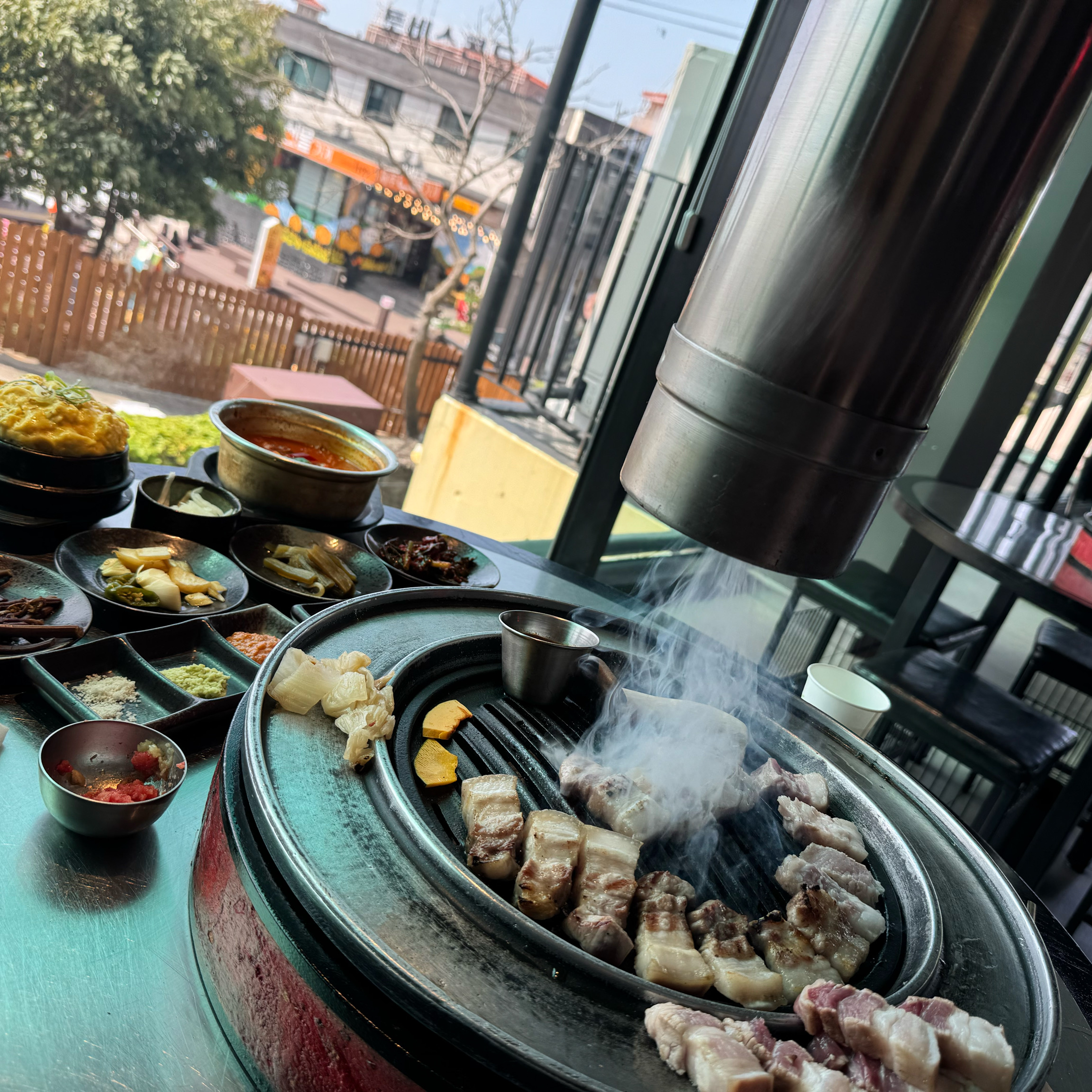 직원분이 너무 친절하시고 음식이 깔끔하고 너무 맛있어요😆 - 제주 맛집 훈도 애월흑돼지 본점