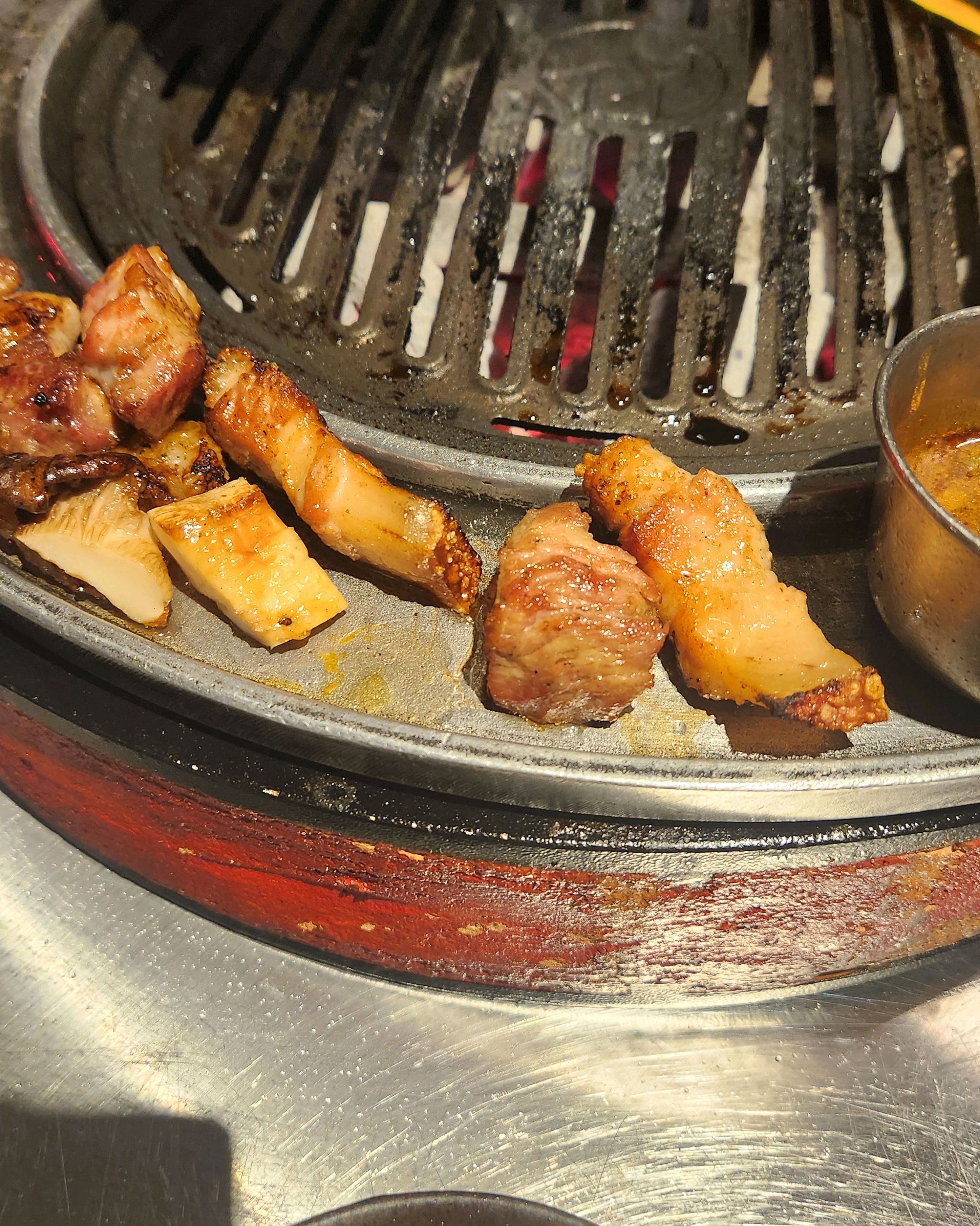 사장님이 친절하시고, 고기도 맛있게 잘 구워주십니다 - 제주 맛집 훈도 애월흑돼지 본점