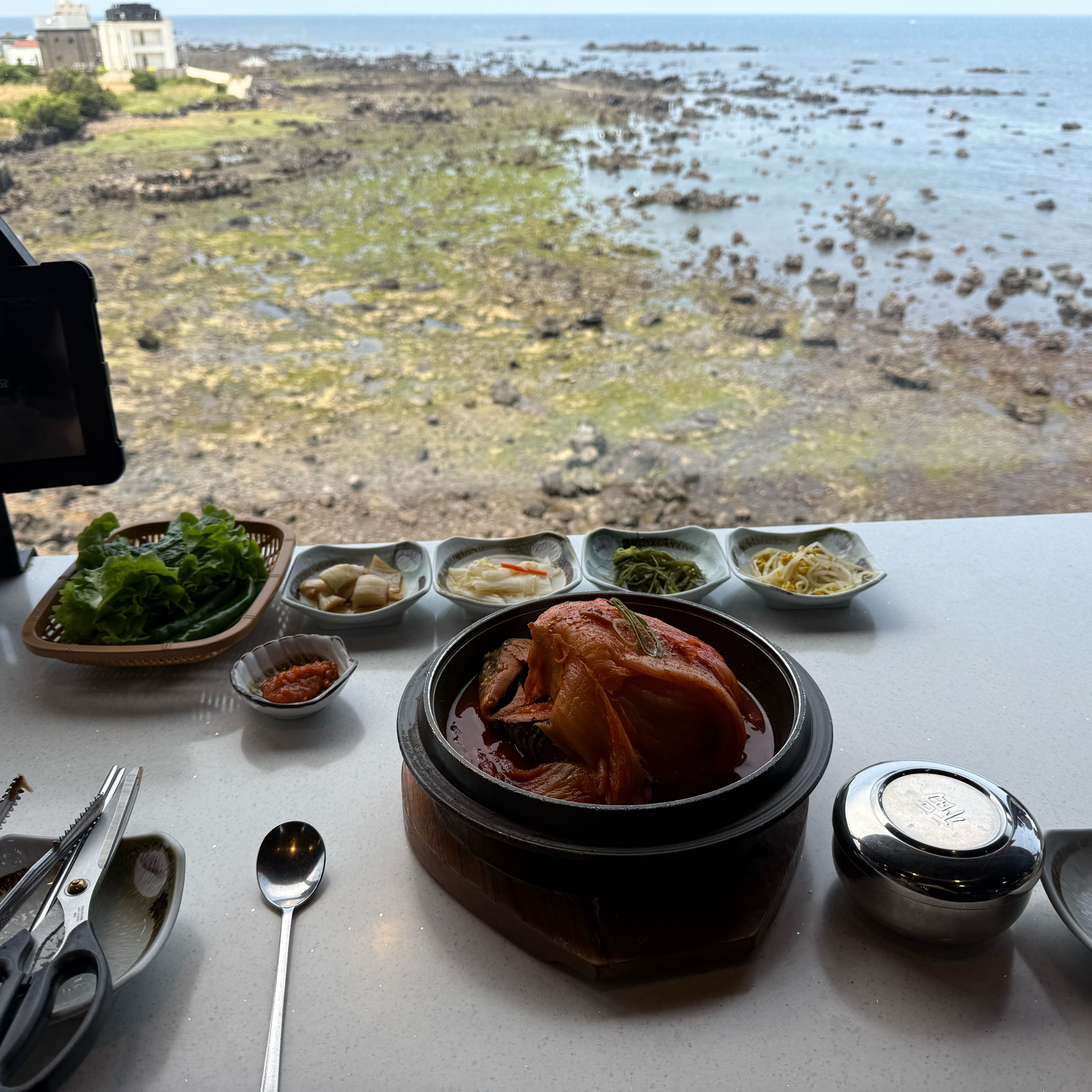 저번에 먹었을때 너무 맛있었어서 엄마랑 단둘이 여행에도 또 먹으러 왔어요~ - 제주 맛집 이춘옥원조고등어쌈밥 제주애월본점