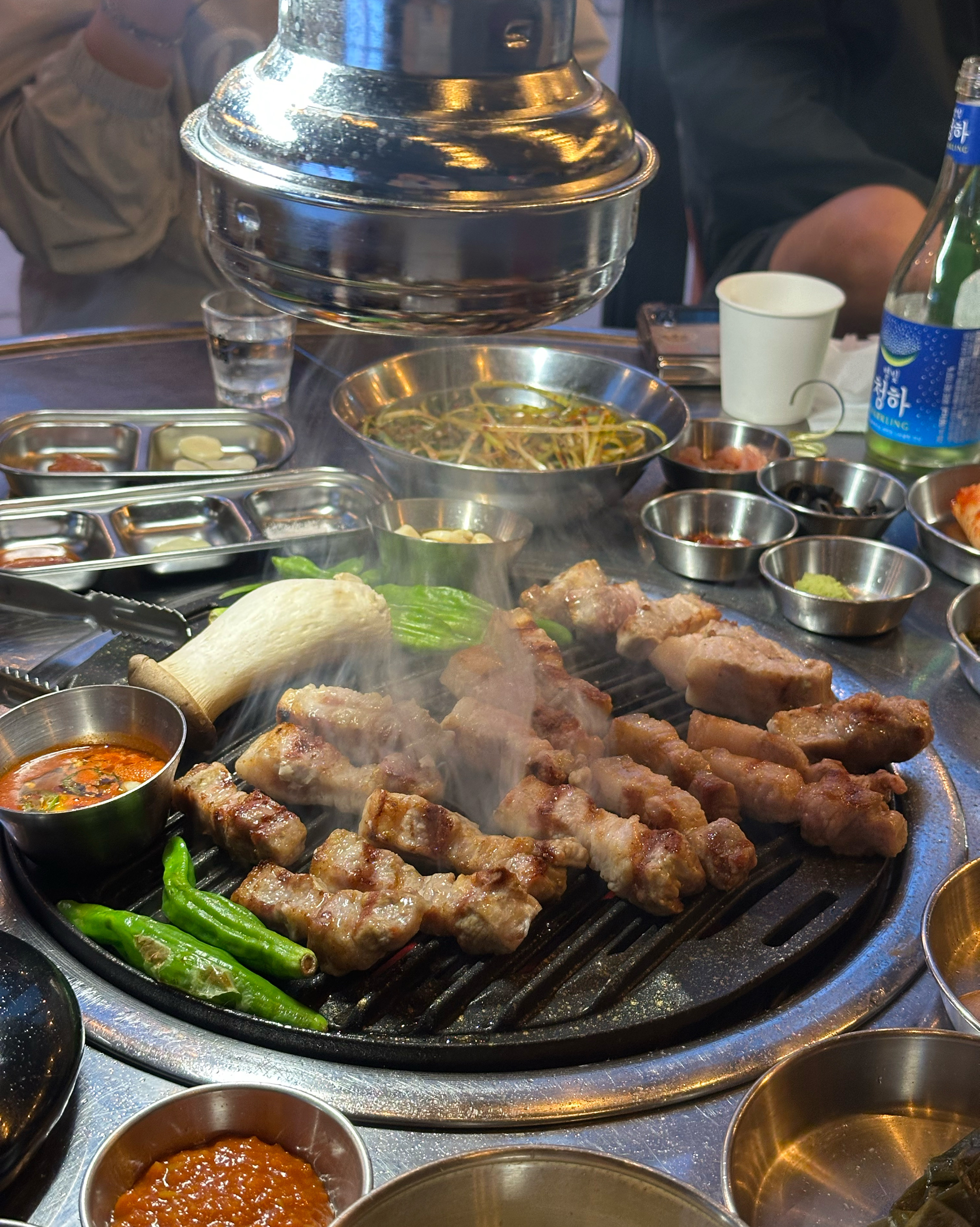 숙성 고기라 그런지 너무 맛있고 직접 구워주시니 부드러울때 먹을 수 있고 종류도 다양합니다