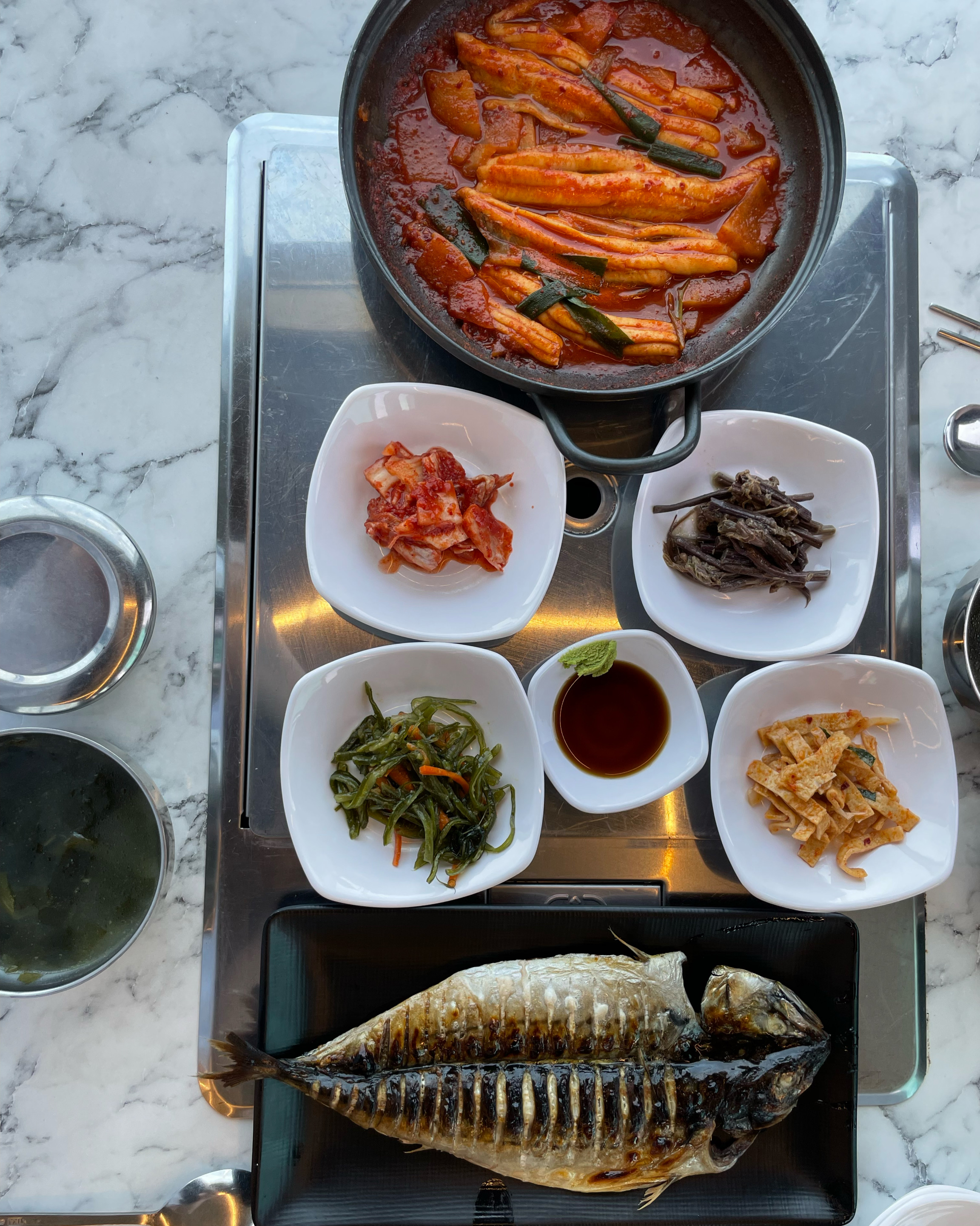 둘이서 1번세트 먹었습니다~ 고등어구이 맛있게 먹었어용 갈치조림은 떡볶이 맛 나요 ㅋㅋㅋ