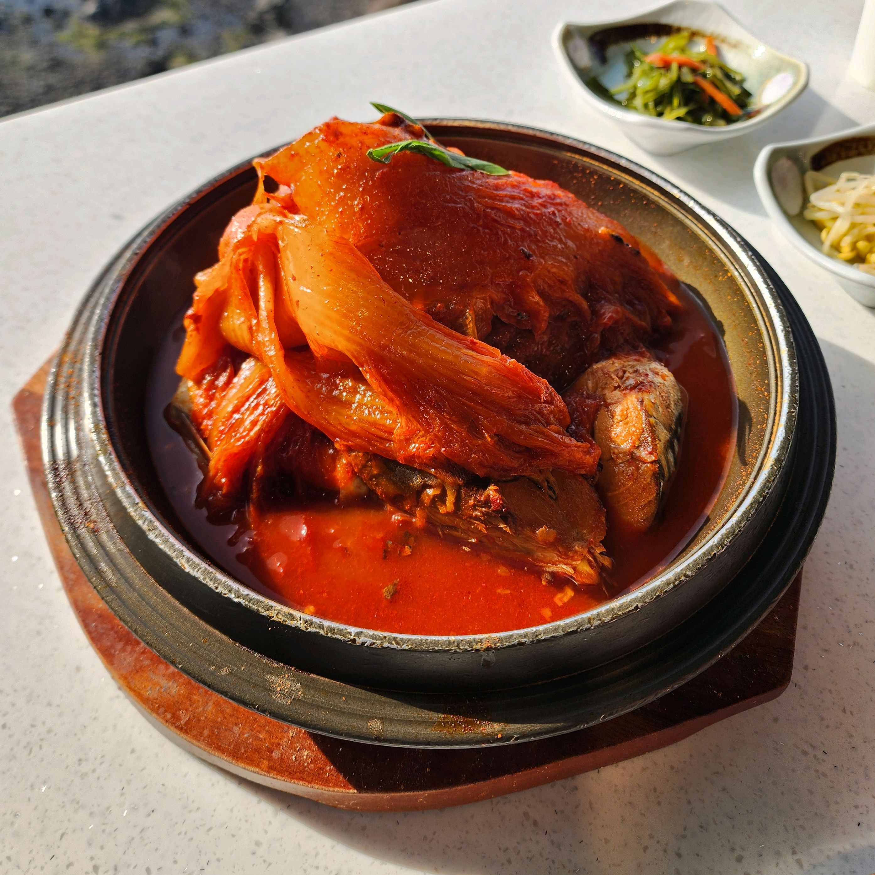 재료도 신선하고 양도 많아요! 맛있게 먹고 갑니다. - 제주 맛집 이춘옥원조고등어쌈밥 제주애월본점