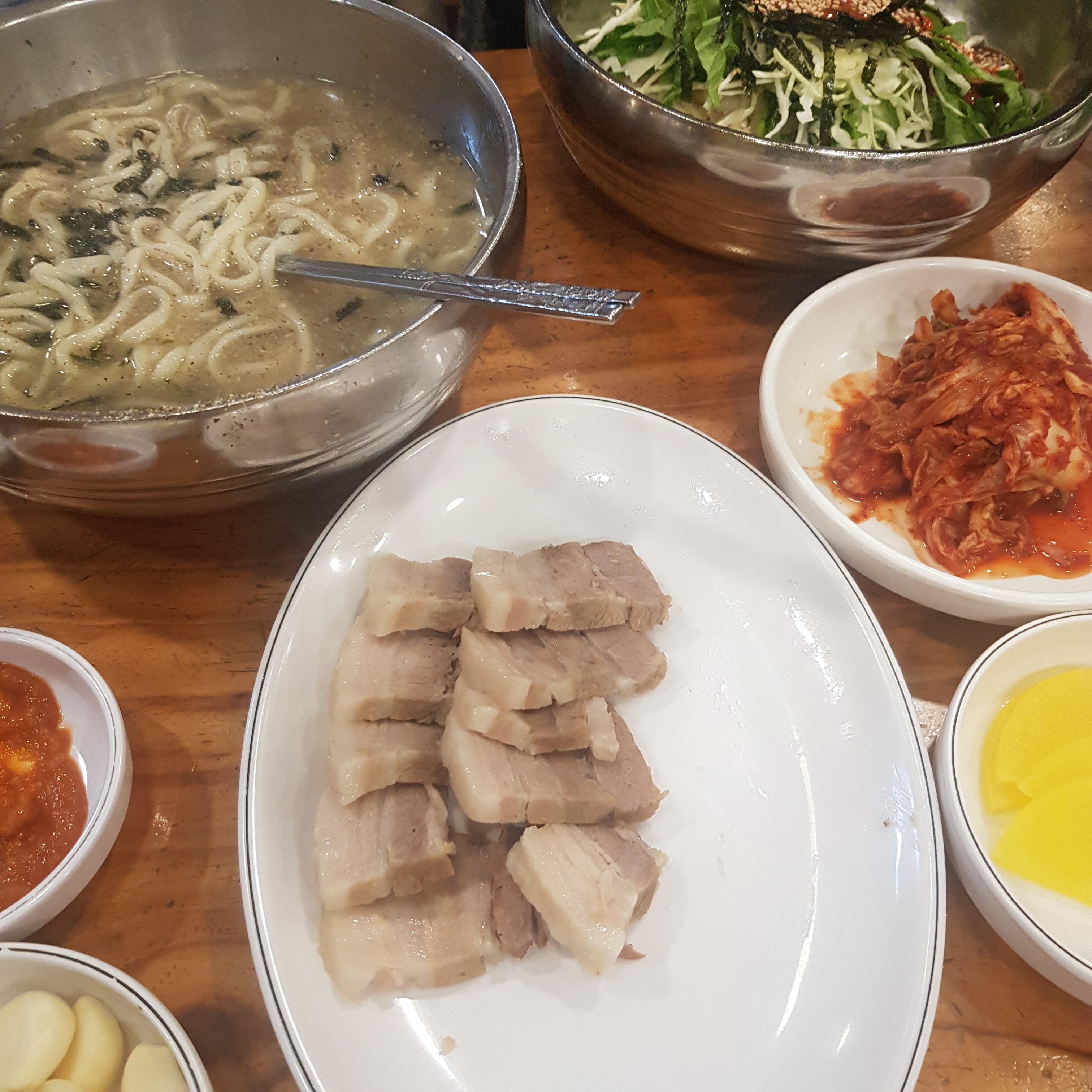 칼국수 별미이고 맛이 괜찮네요. - 대전 맛집 김화칼국수