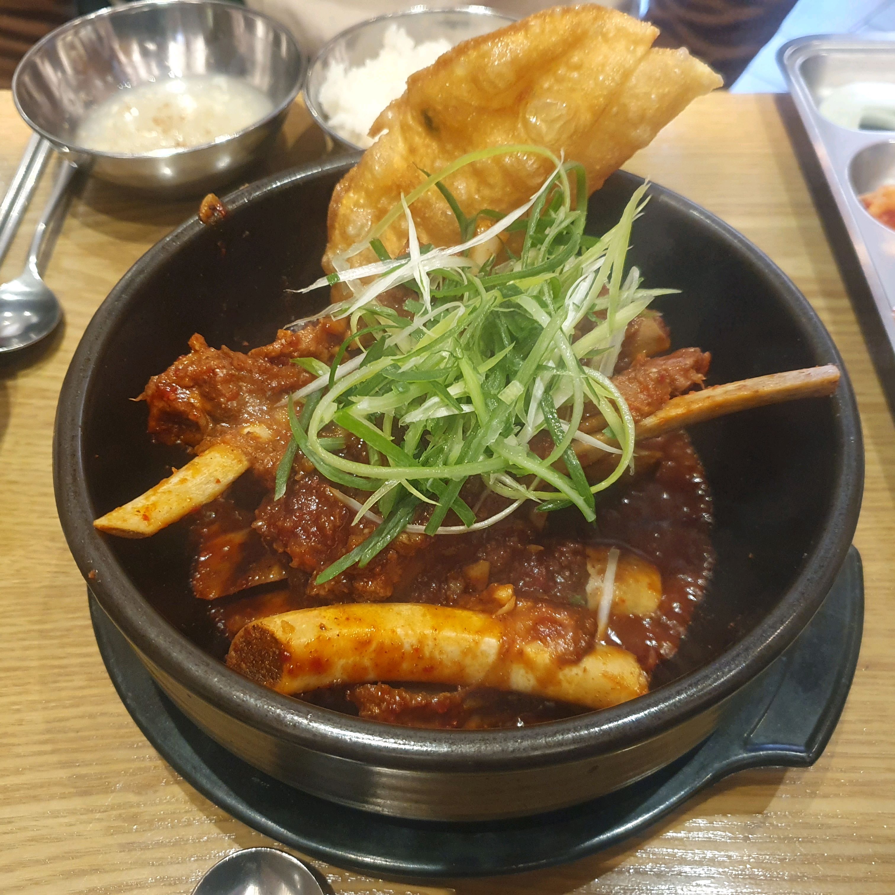 갈비찜 시키면 쌈채소에 밥, 음료수까지 나와서 좋아요 - 대구 맛집 거송갈비찜 본점