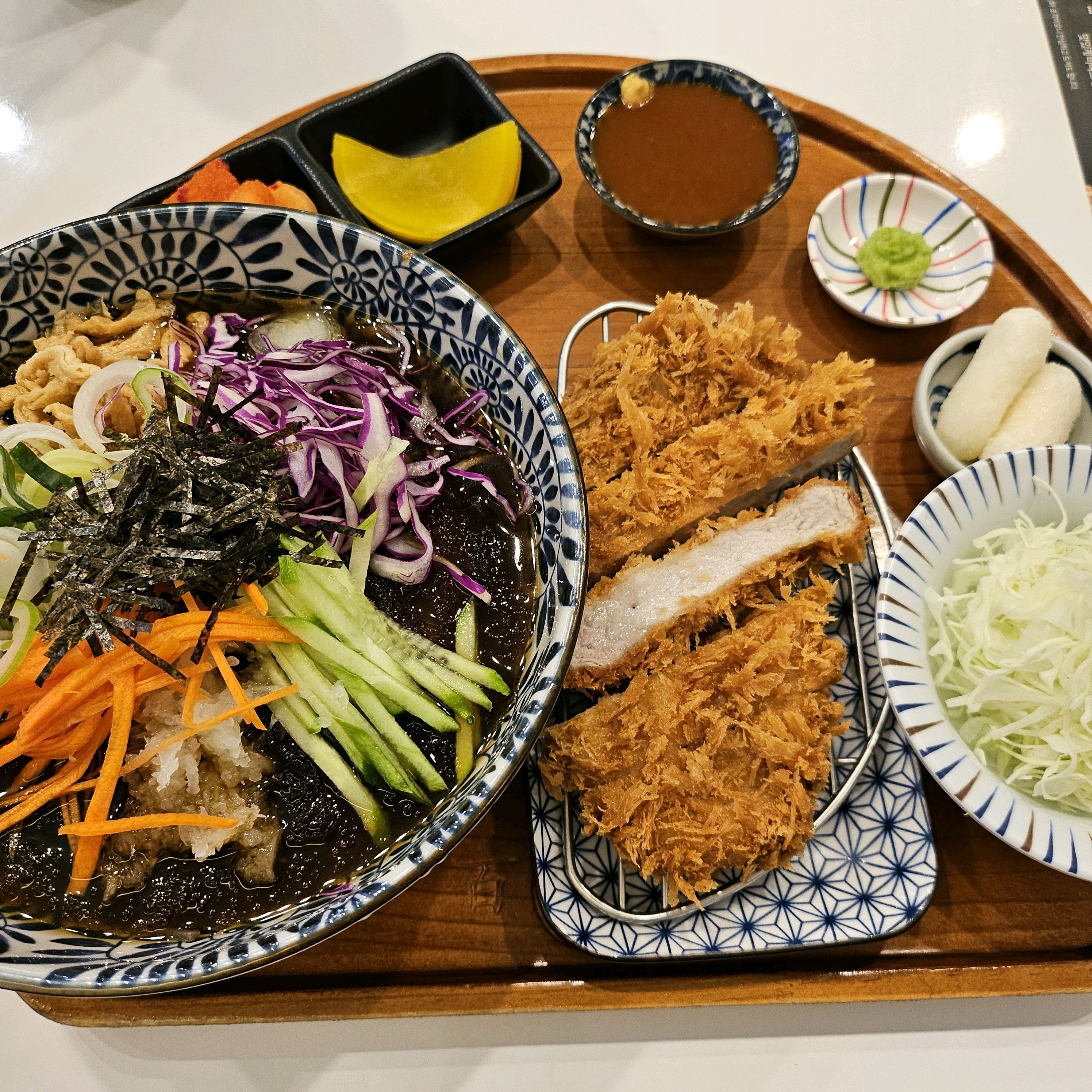 드디어 와봤는데 소바와 돈까스 둘다 넘 맛잇네요!! 소바는 보통 기대 안하는데 여긴 색다르