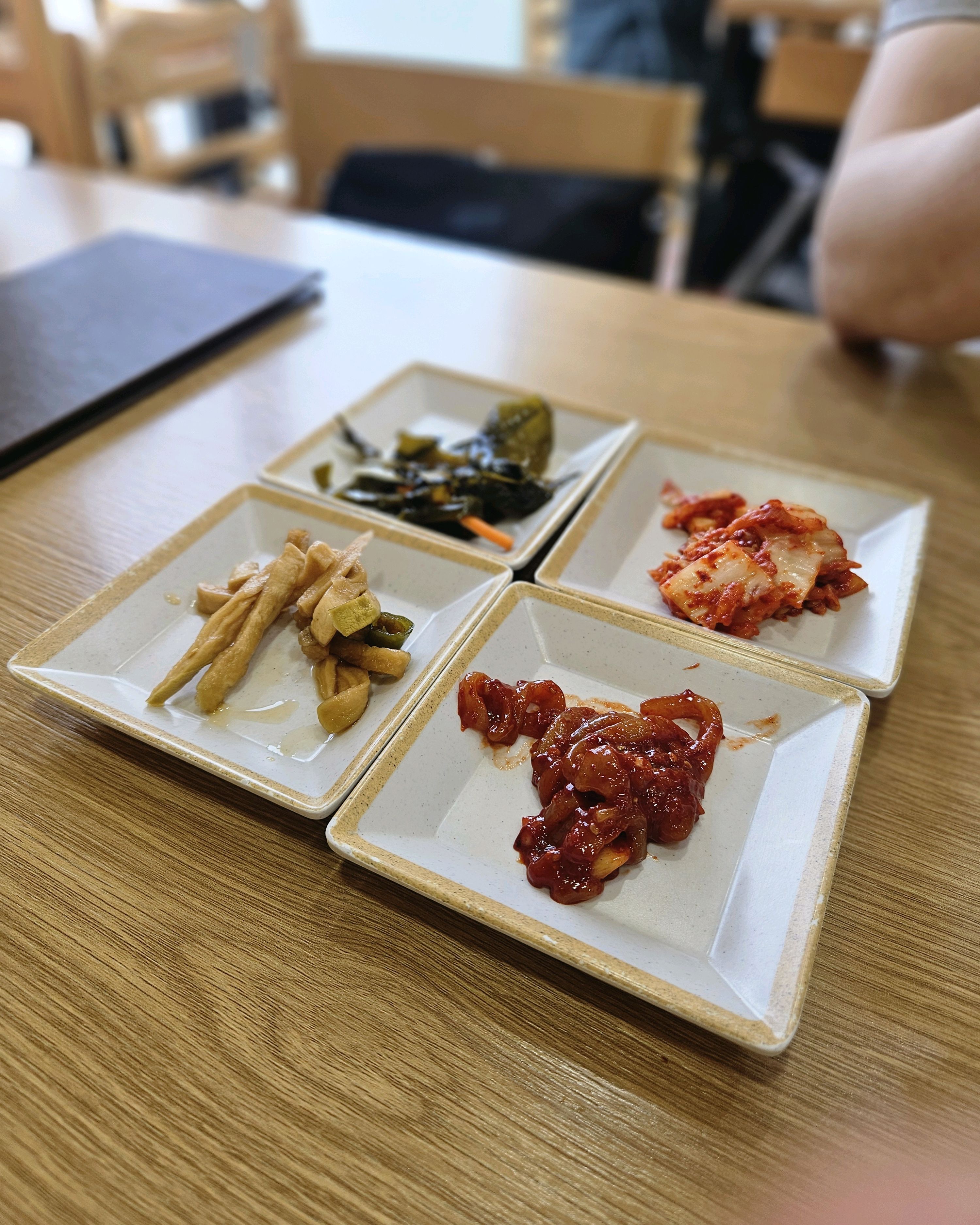 매장도 깨끗하고 음식도 맛나요 - 제주 맛집 애월 온기