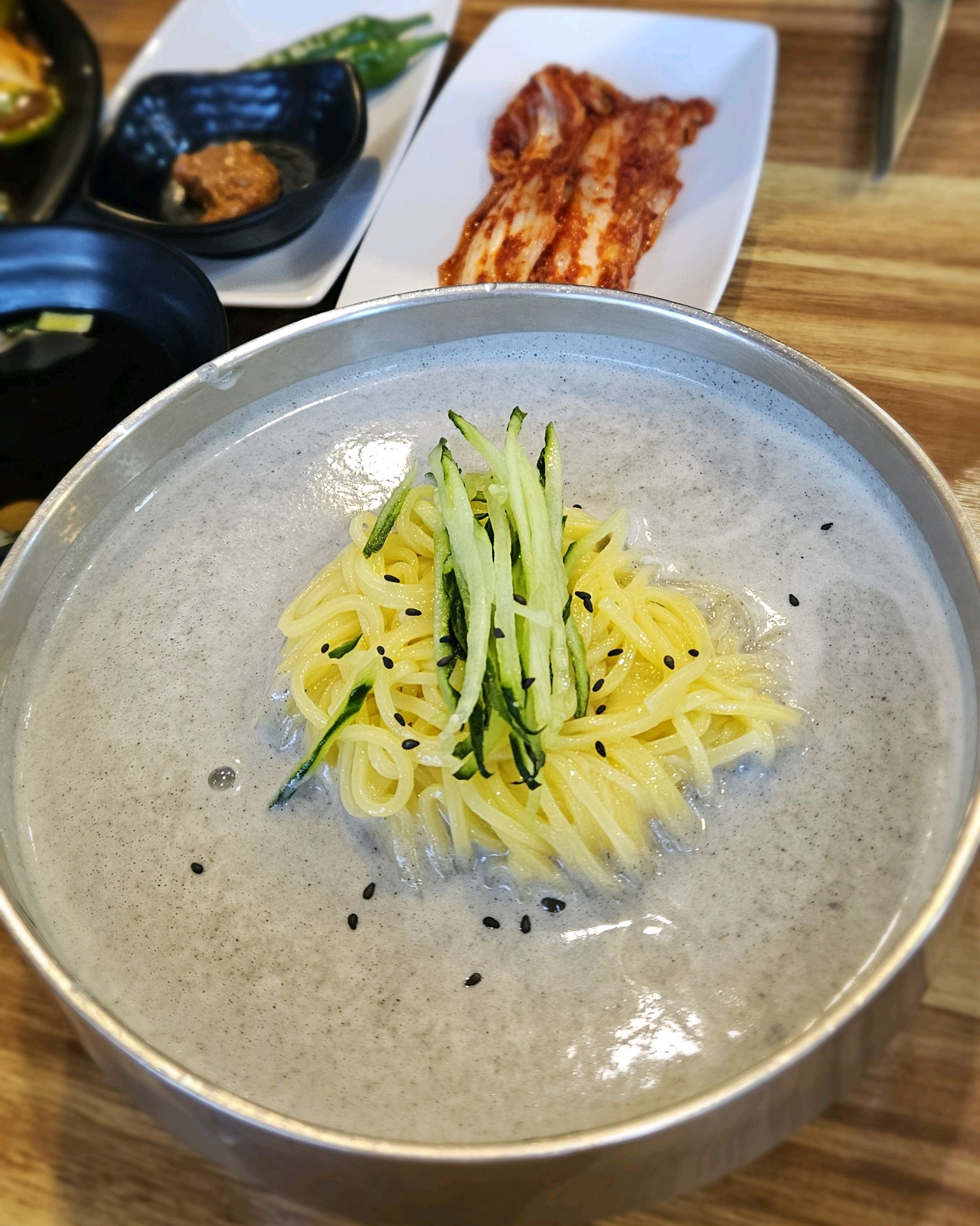 시원한 서리태콩국수 먹으러 왔어요 고소하고 만나요 - 대구 맛집 세연콩국