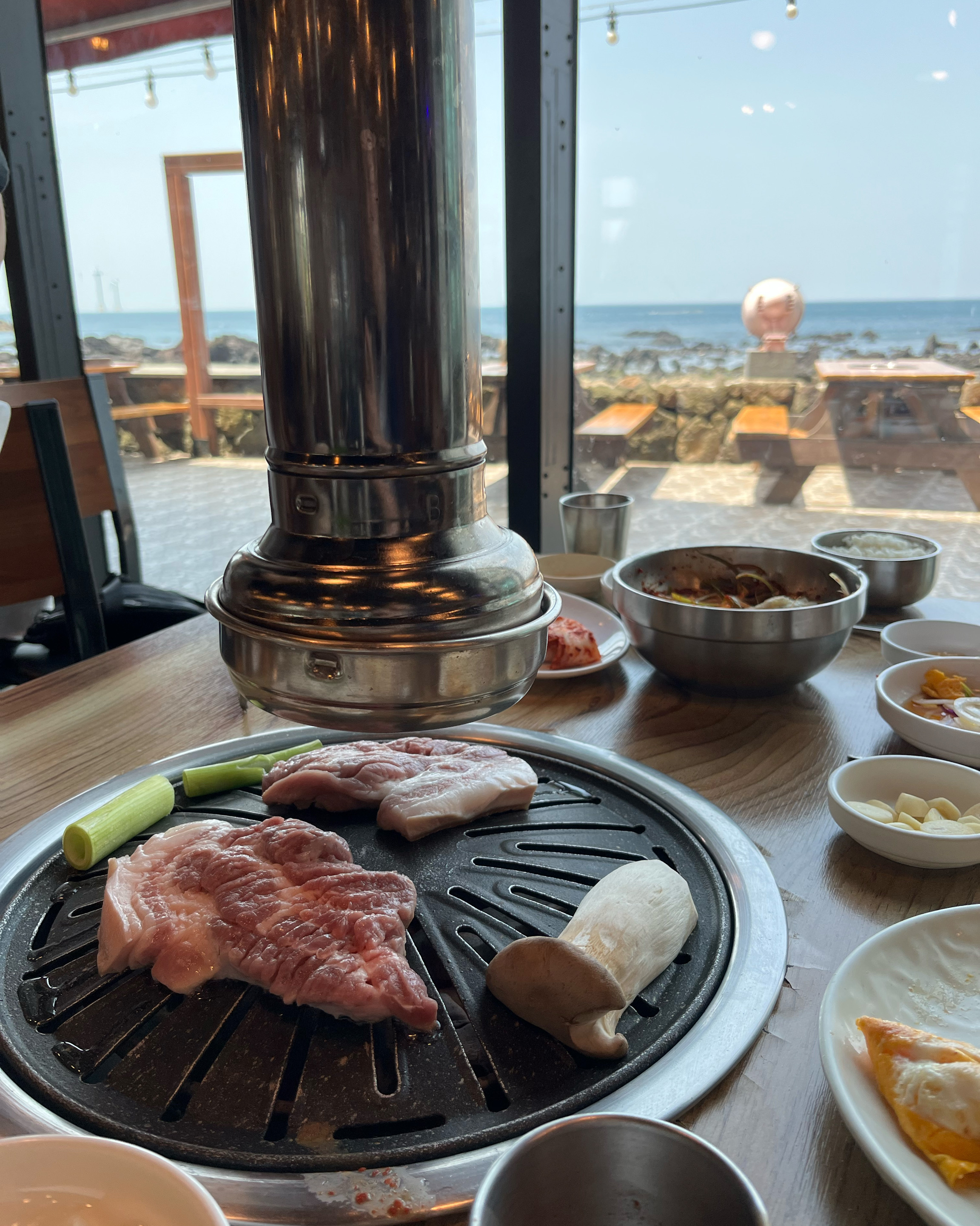 뷰 좋고 바다볼수잇어서좋아요! - 제주 맛집 돈해상 제주한림협재흑돼지